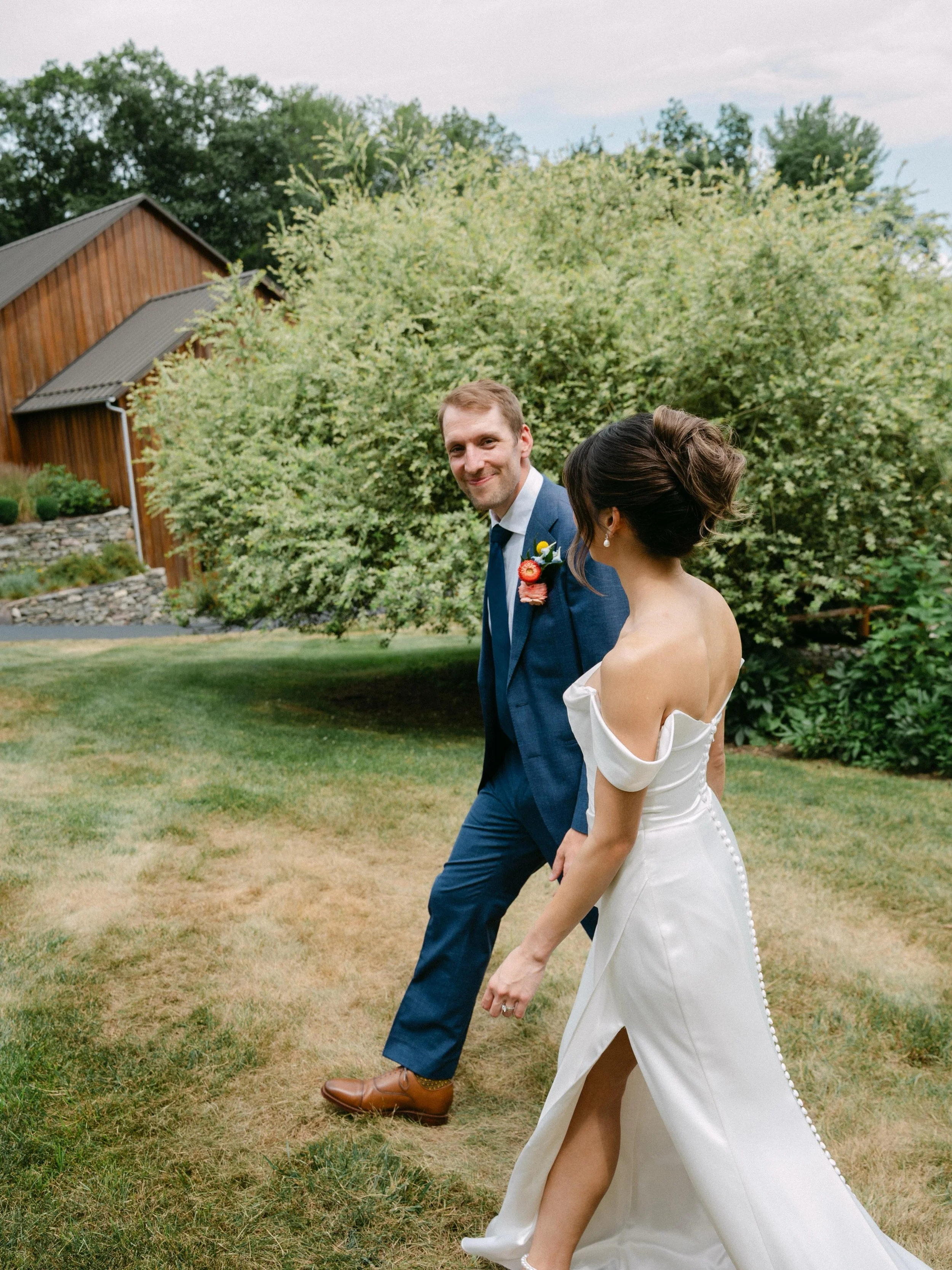 A few quiet moments from this day 🤍

Just them walking through it all together and being fully there for it.

Honestly my favorite kind of energy to photograph.
