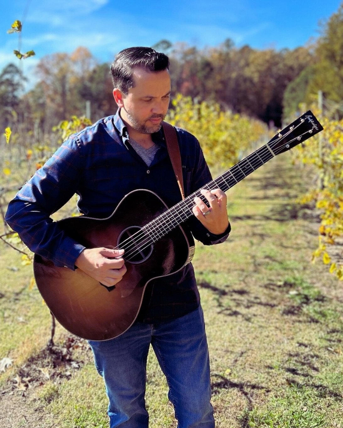 I want to thank you all for coming out this weekend! Getting to see you guys is the fun part. Thanks to my good friends at @riverdogwinery for the beautiful day and space to play. Special thanks to my life and music manager @lindsay.bergamo without w