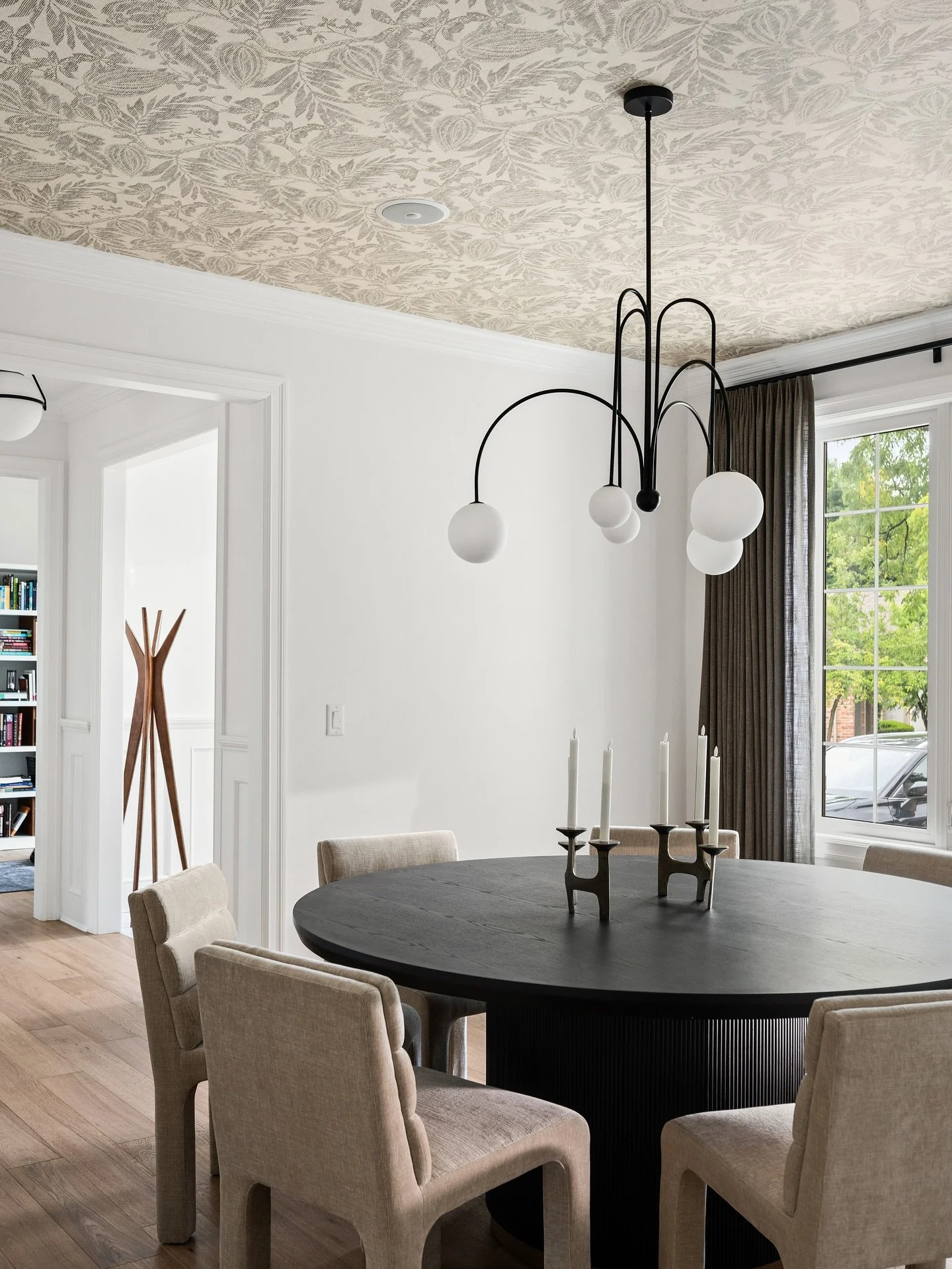 Don&rsquo;t forget to look up! Wallpapering the ceiling draws the eye and turns a forgotten surface into a statement. It adds depth, texture, and unexpected luxury&mdash;instantly transforming the entire room. One of my favourite designs.