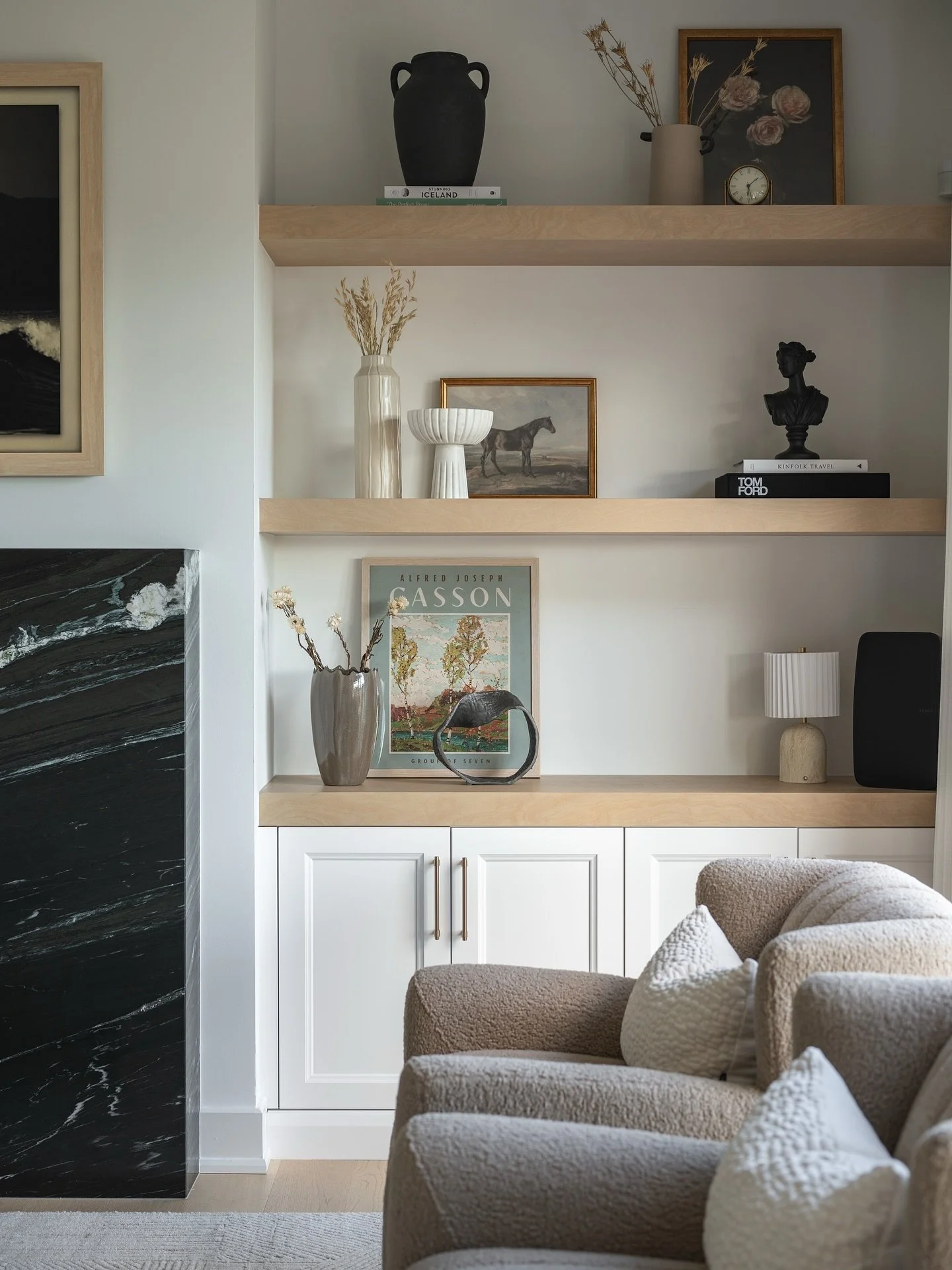 Elevated simplicity &mdash; styled with purpose, finished with warmth. A signature Ben + Britt shelf.

#shelfdecor #shelfstyling