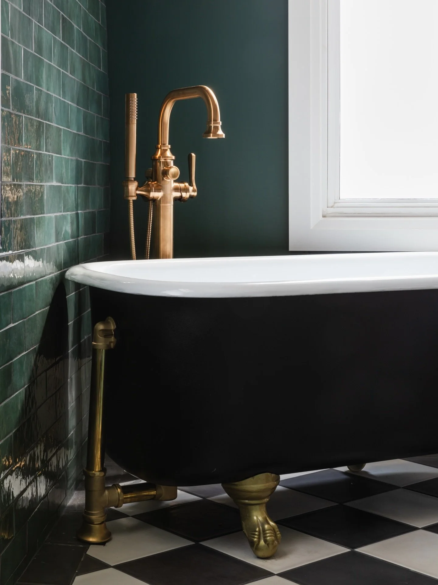 Snow falling, temperatures dropping&hellip; and suddenly a bath feels less like a luxury and more like survival.
There&rsquo;s something about winter that makes us crave warmth, depth, and spaces that feel a little more enveloping.
Moody green tile, 