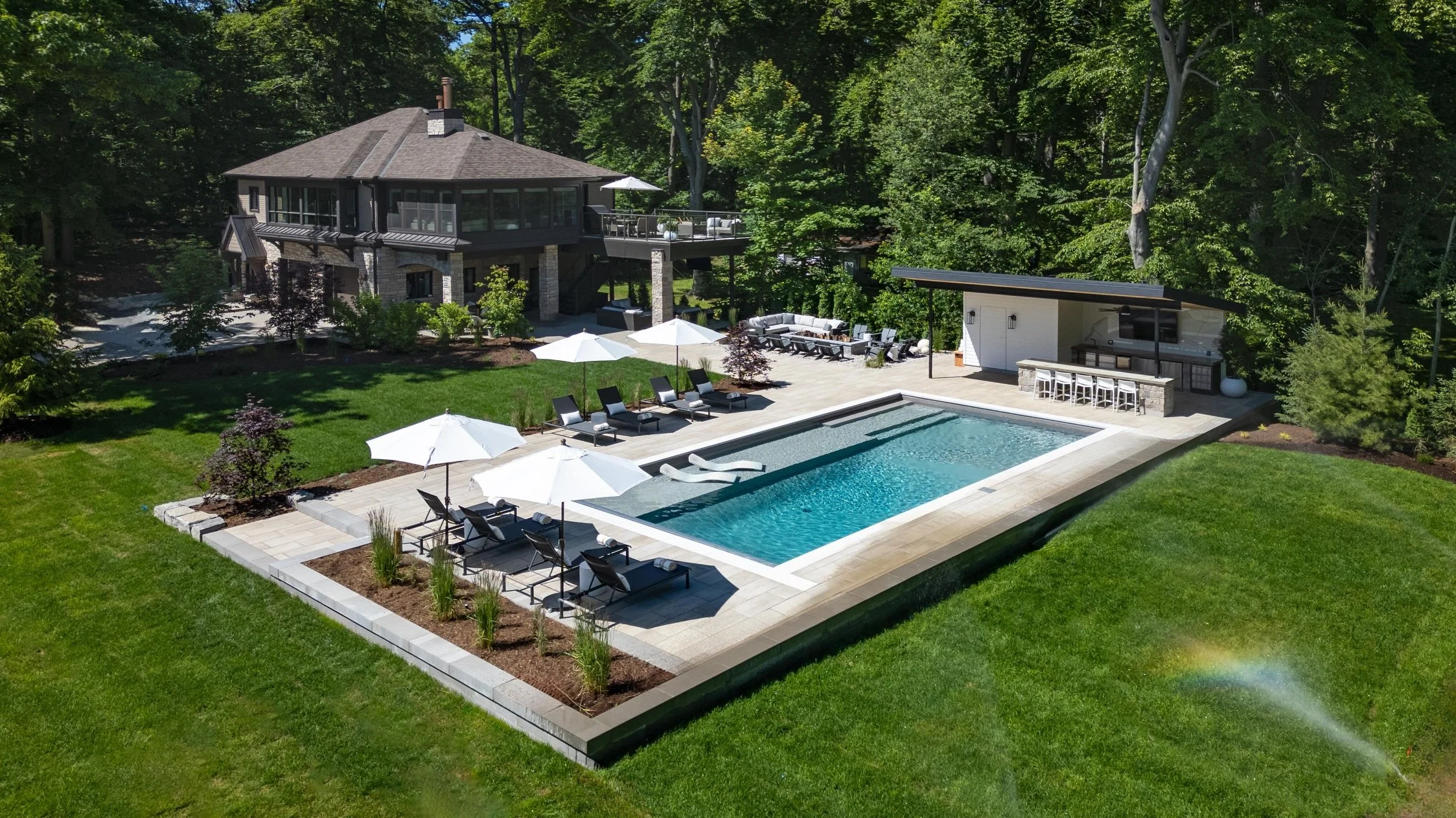 Alright, we finally have the warm weather &mdash; and I think it&rsquo;s here to stay ☀️
I was going through past projects and thought it would be the perfect time to share what I think will always be one of my favourite outdoor transformations. What