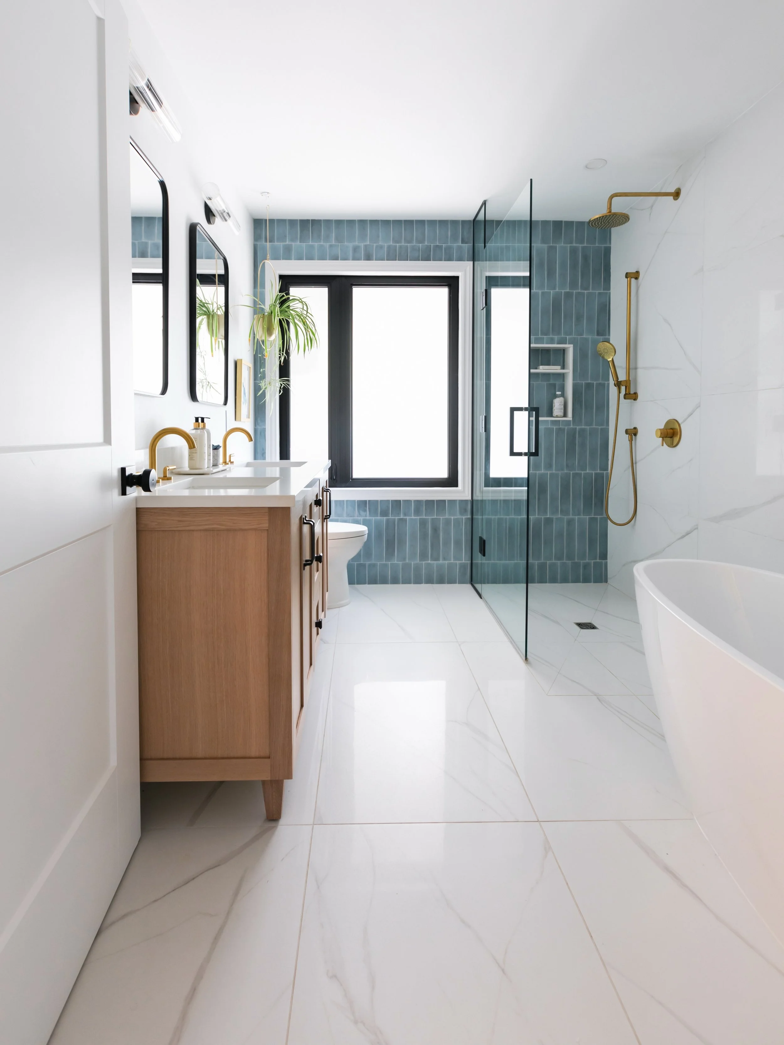 Where timeless design meets thoughtful function.
This bathroom was designed with accessibility and longevity in mind. By creating wide, open pathways, a curbless shower entry, and uninterrupted floor surfaces, we eliminated barriers that could limit 