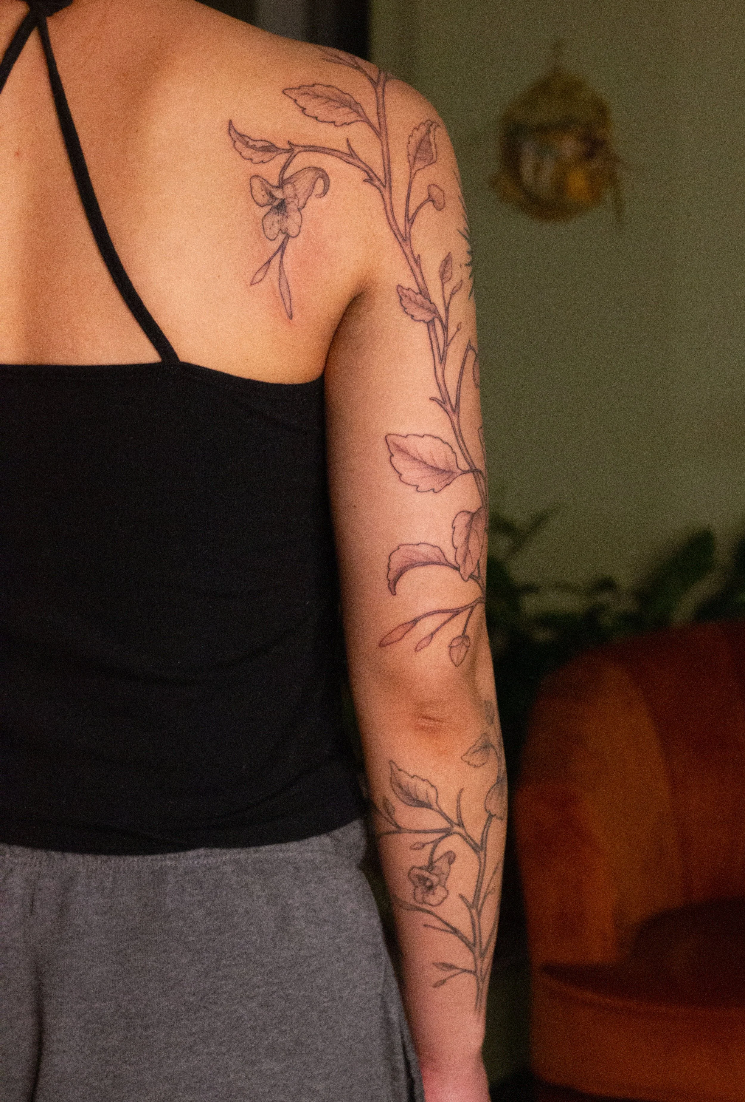 December 2025 · Freehand wrapping Jewelweed, top half of arm is freshly tattooed and bottom half of arm is six days into healing