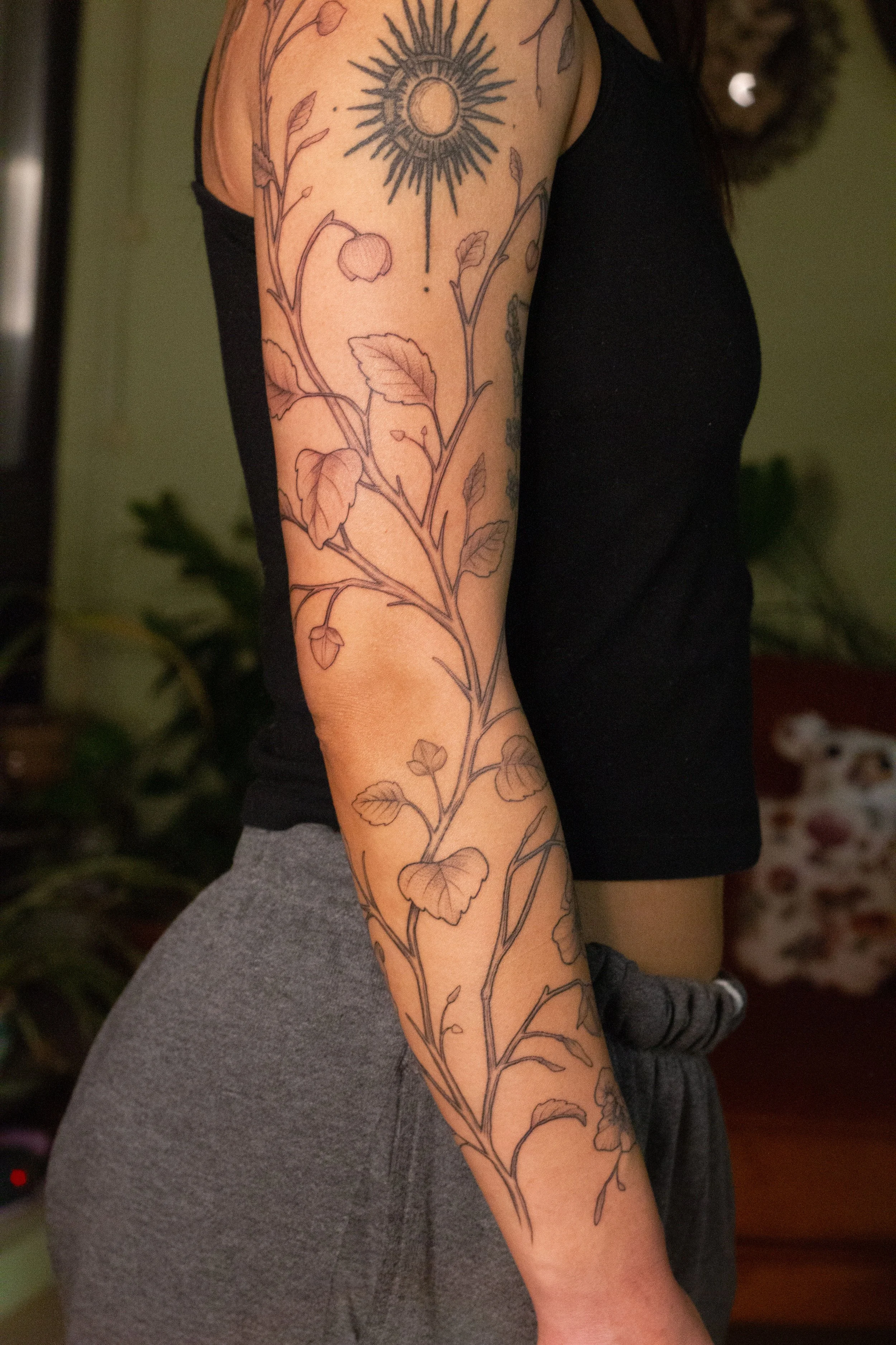 December 2025 · Freehand wrapping Jewelweed, top half of arm is freshly tattooed and bottom half of arm is six days into healing