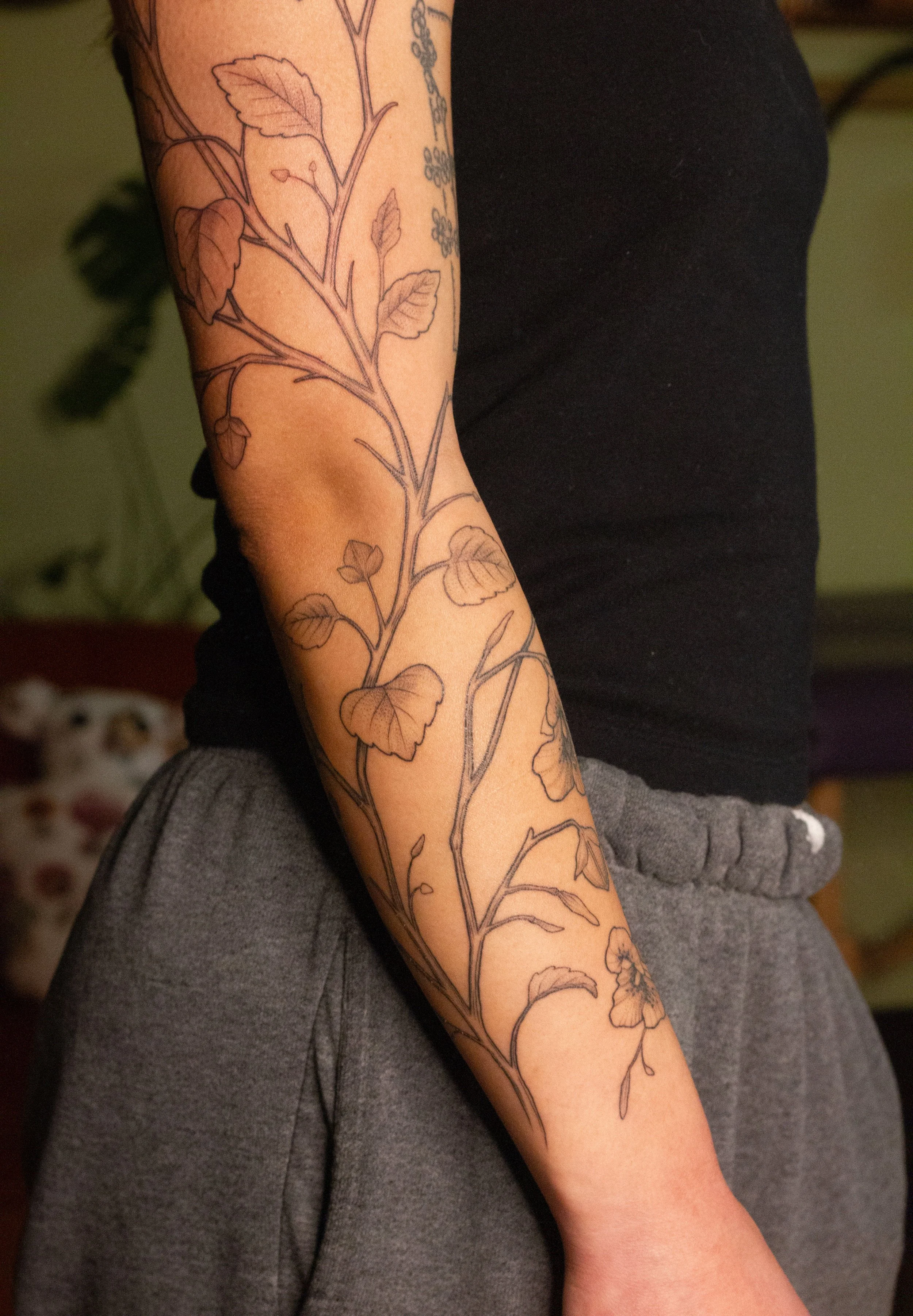 December 2025 · Freehand wrapping Jewelweed, top half of arm is freshly tattooed and bottom half of arm is six days into healing