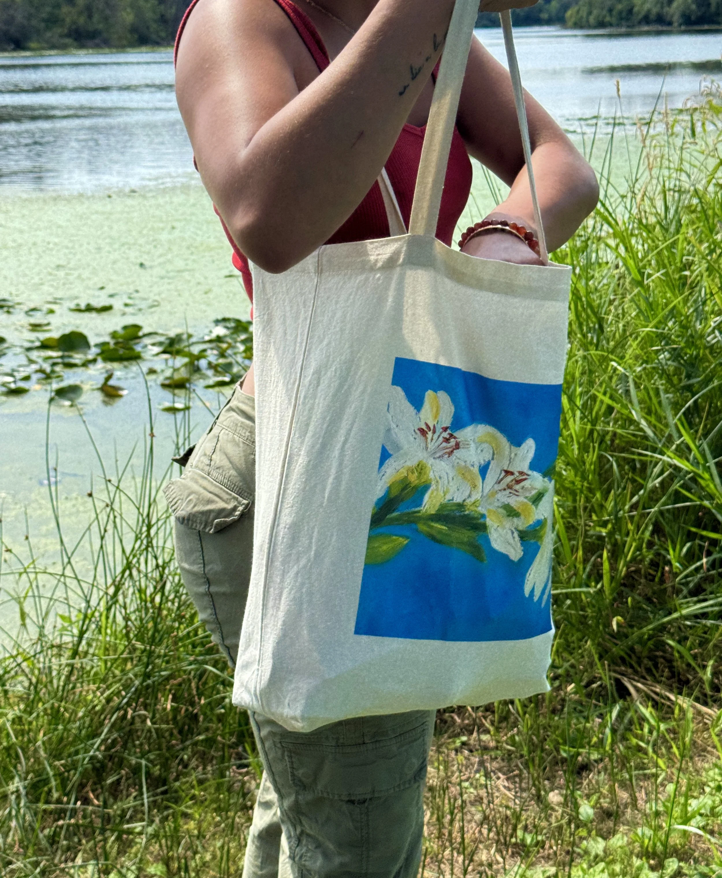 LILLYTOTE.jpg