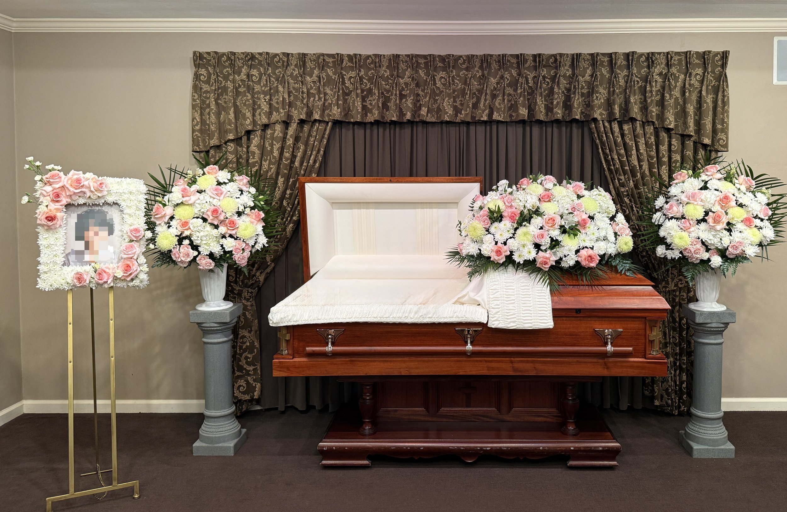 Casket + 2 Baskets + Photo flower