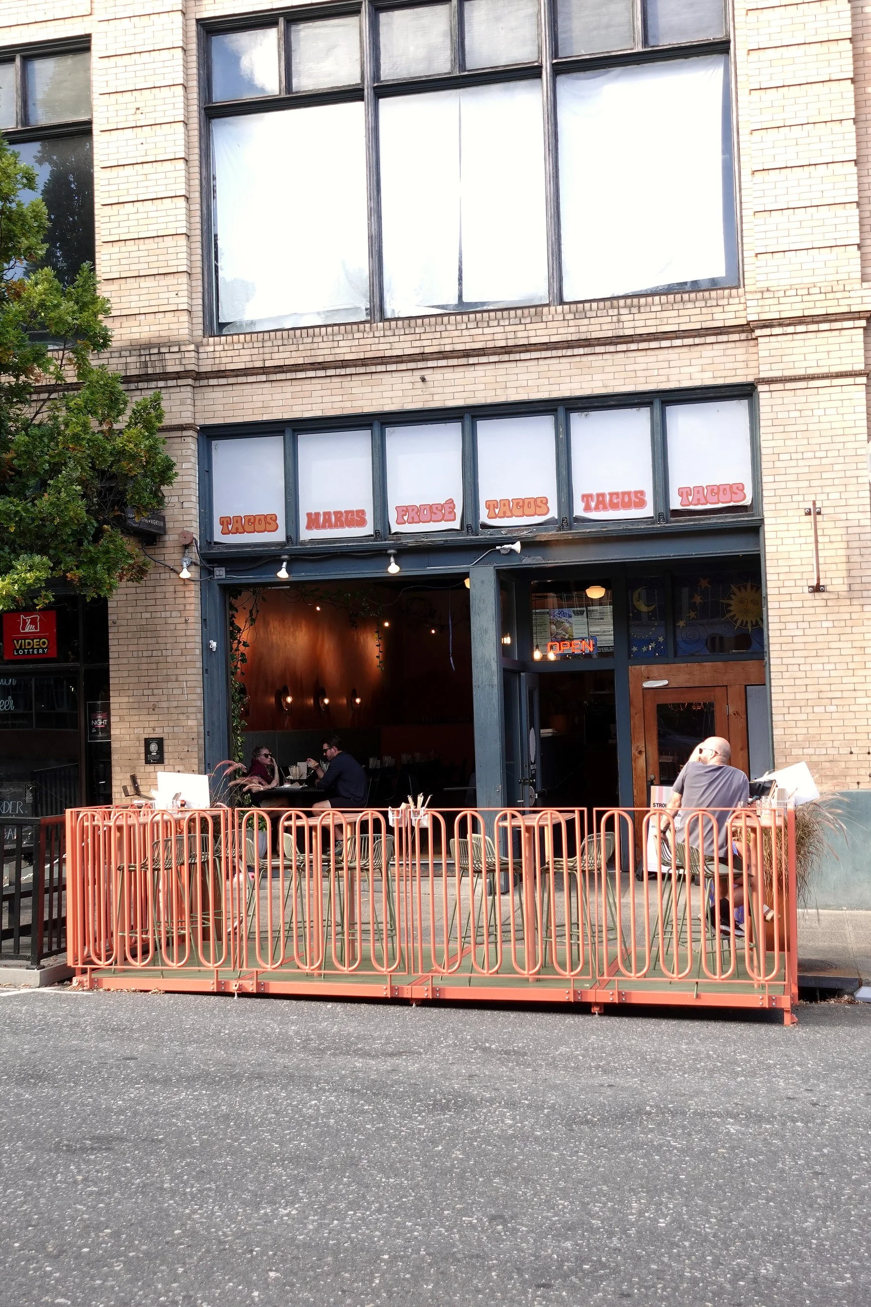 Completed Love & Hominy parklet in downtown Hood River, Oregon, designed and fabricated by de stijl FORMS as a modular seasonal extension of the restaurant.