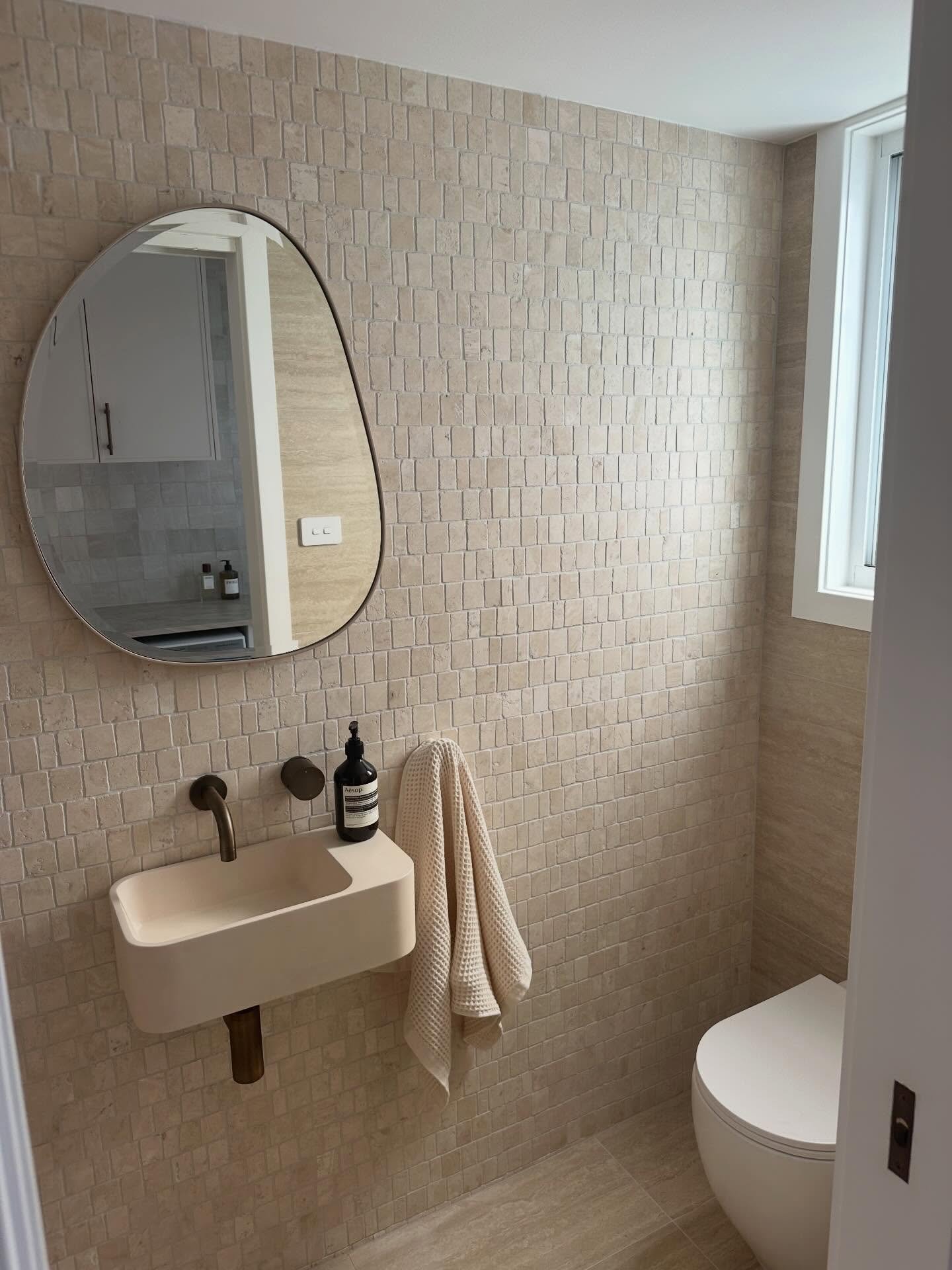 &bull; GIKAS HOUSE &bull; 

Our Guest Bathroom is also now complete!!

Wonderful job again @entertaining.designs, our vision has been executed to perfection. 

Tapware: @yabby.com.au 
Tiles: @concepttile_timber 
Basin: @blendconcretedesign 
Mirror: @