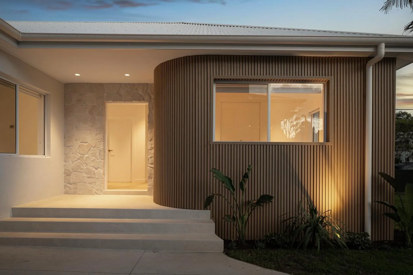 Burleigh Facade 🤍
Swipe for the before ▶️