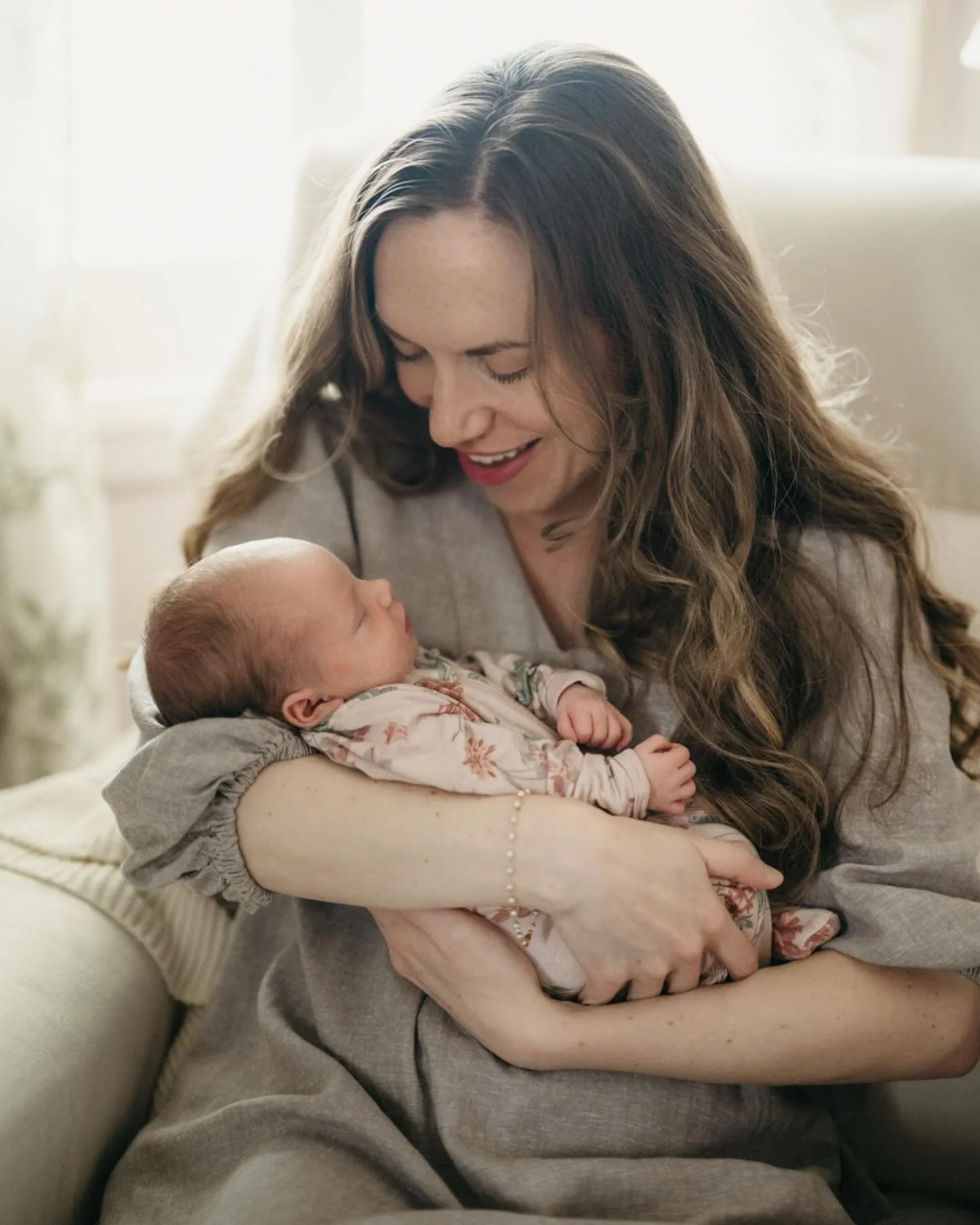 A cozy newborn session for this little bird 🎀

atlanta newborn photographer &bull; newborn lifestyle photography &bull; documentary photography