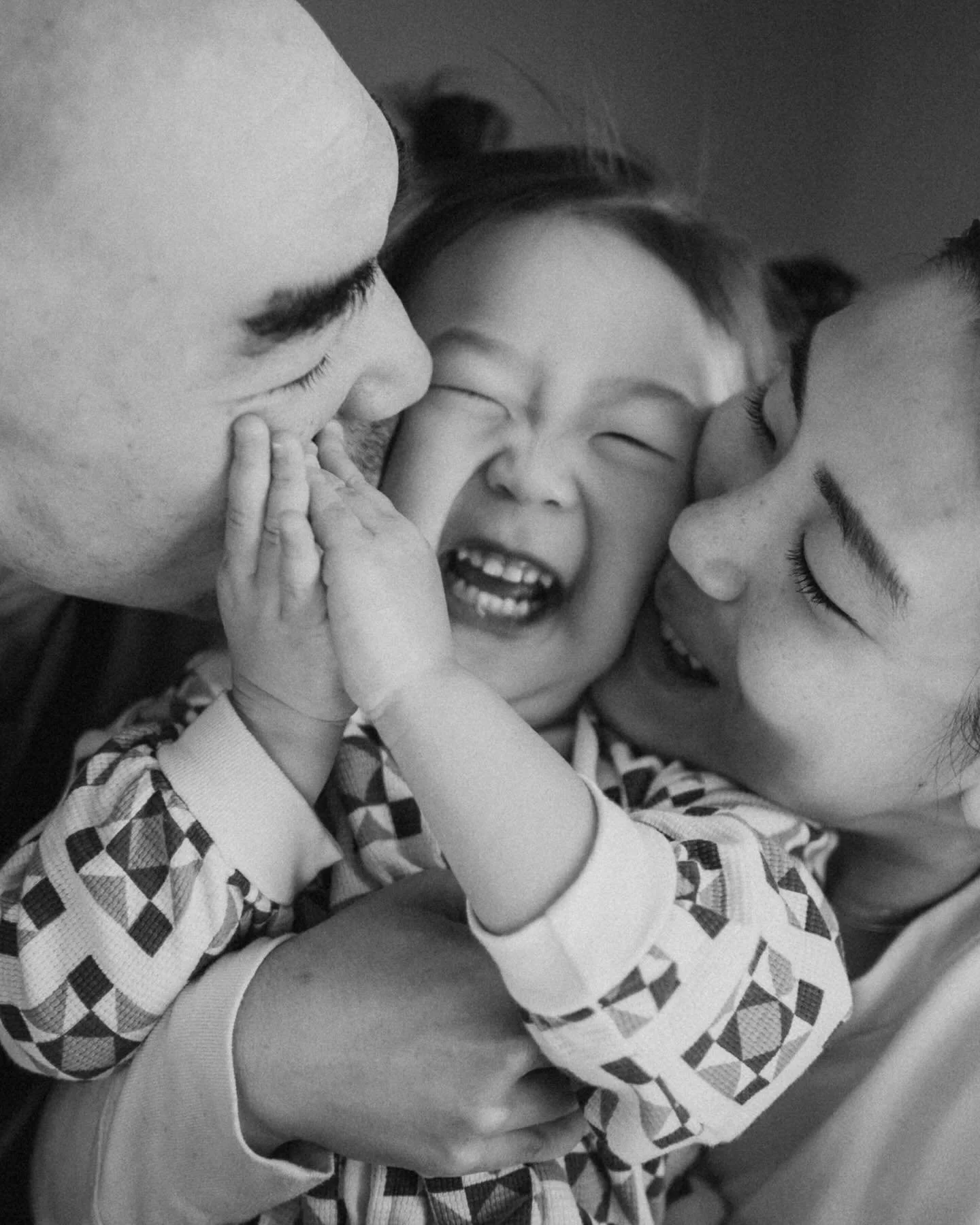 Let this be your reminder that that you don&rsquo;t have to wait until the house is clean, the kids can stand still, or you&rsquo;ve found the perfect location to document your family memories. Embrace the beautiful chaos + I&rsquo;ll make some magic