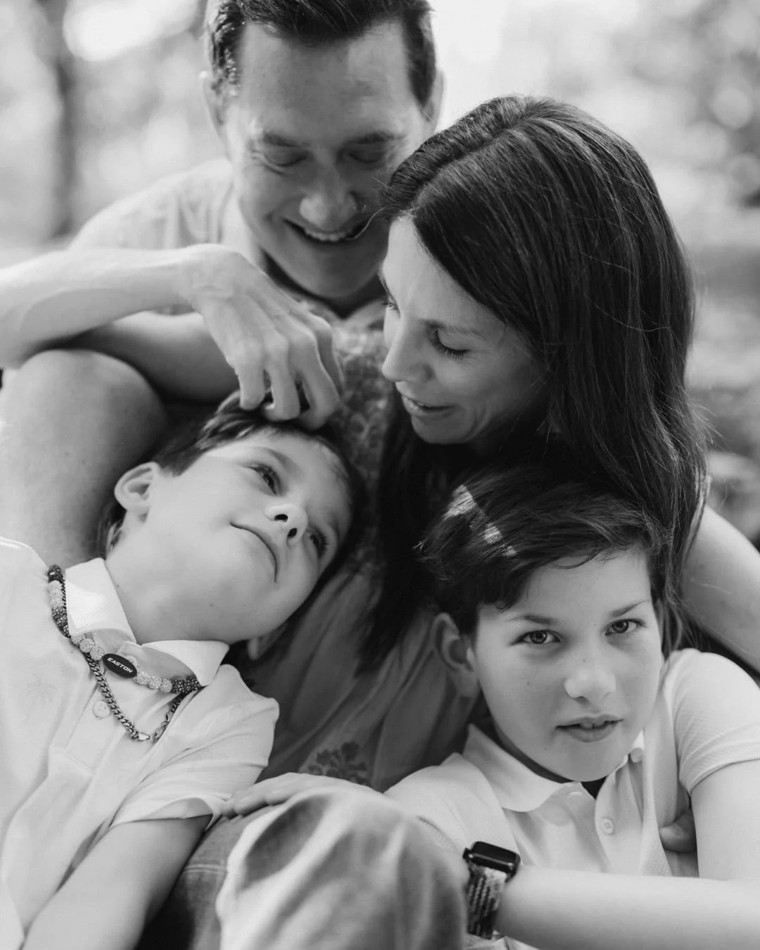 I love how this family really leaned into play for their family session&hellip; soccer balls, thumb wars and silly games kept everyone laughing and having fun! ⚽️

#atlantafamilyphotographer