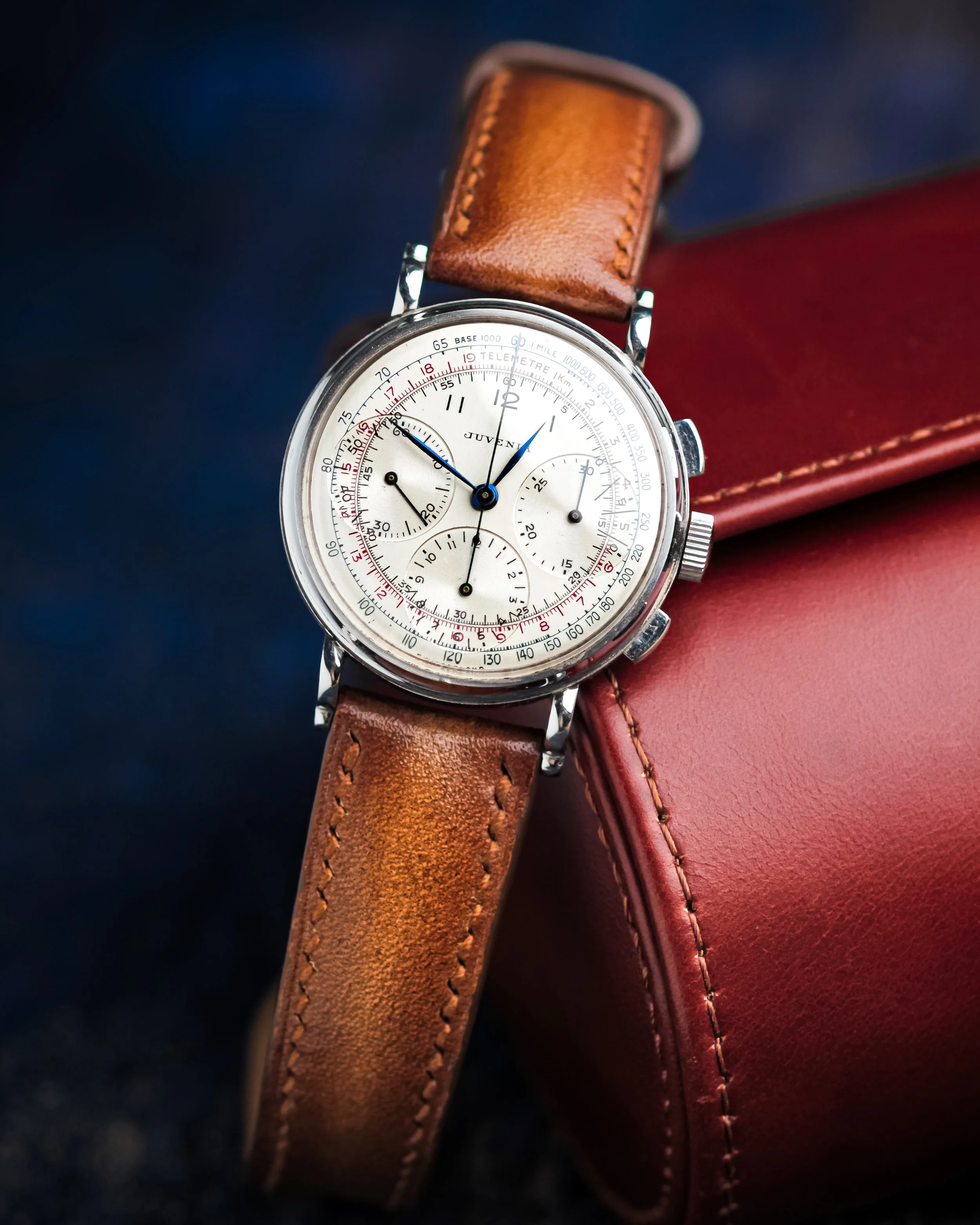 Custom fumé brown for the 1950’s Juvenia