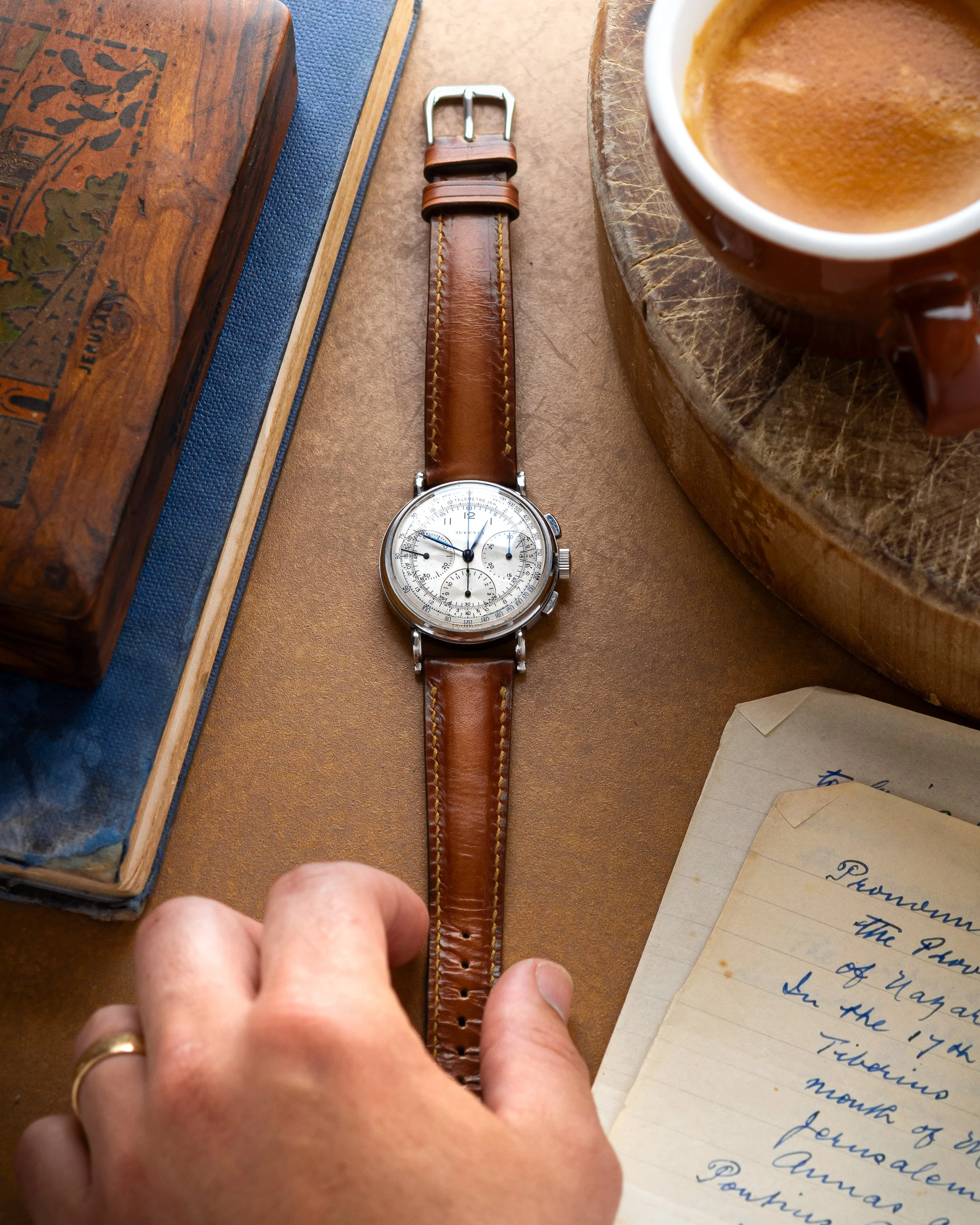 Fumé brown calfskin for the 1950’s Juvenia