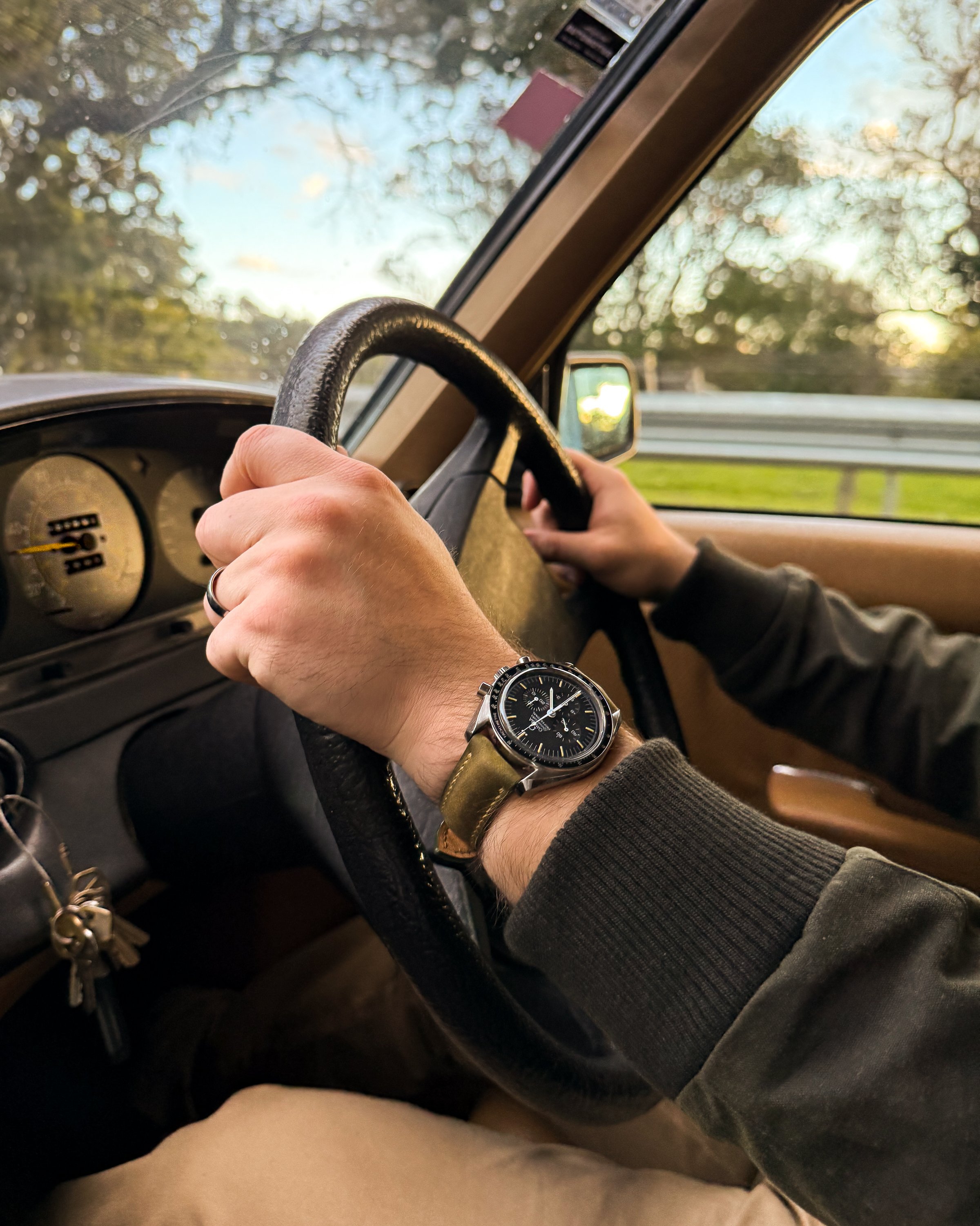 speedmaster_olive_waxedleather-11.jpg