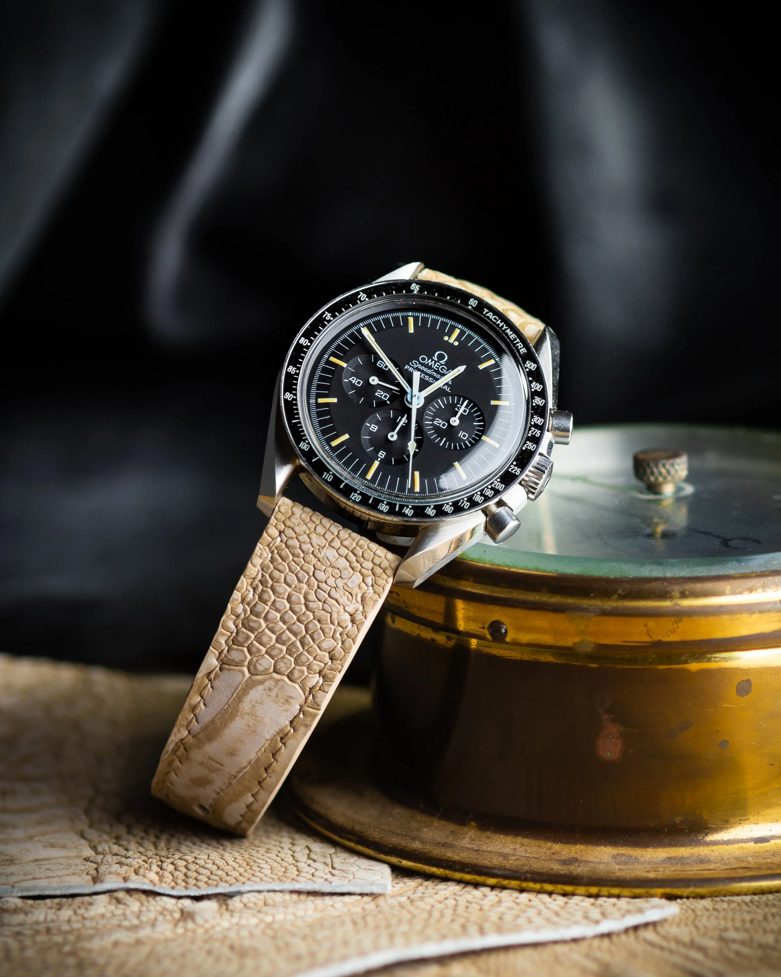 Desert sand ostrich leather for the Speedmaster