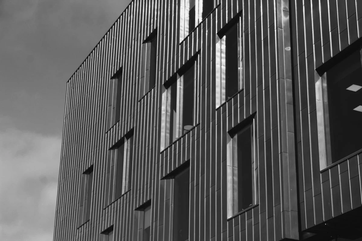 bendigo modern law courts building, vertical metallic panelling, black and white