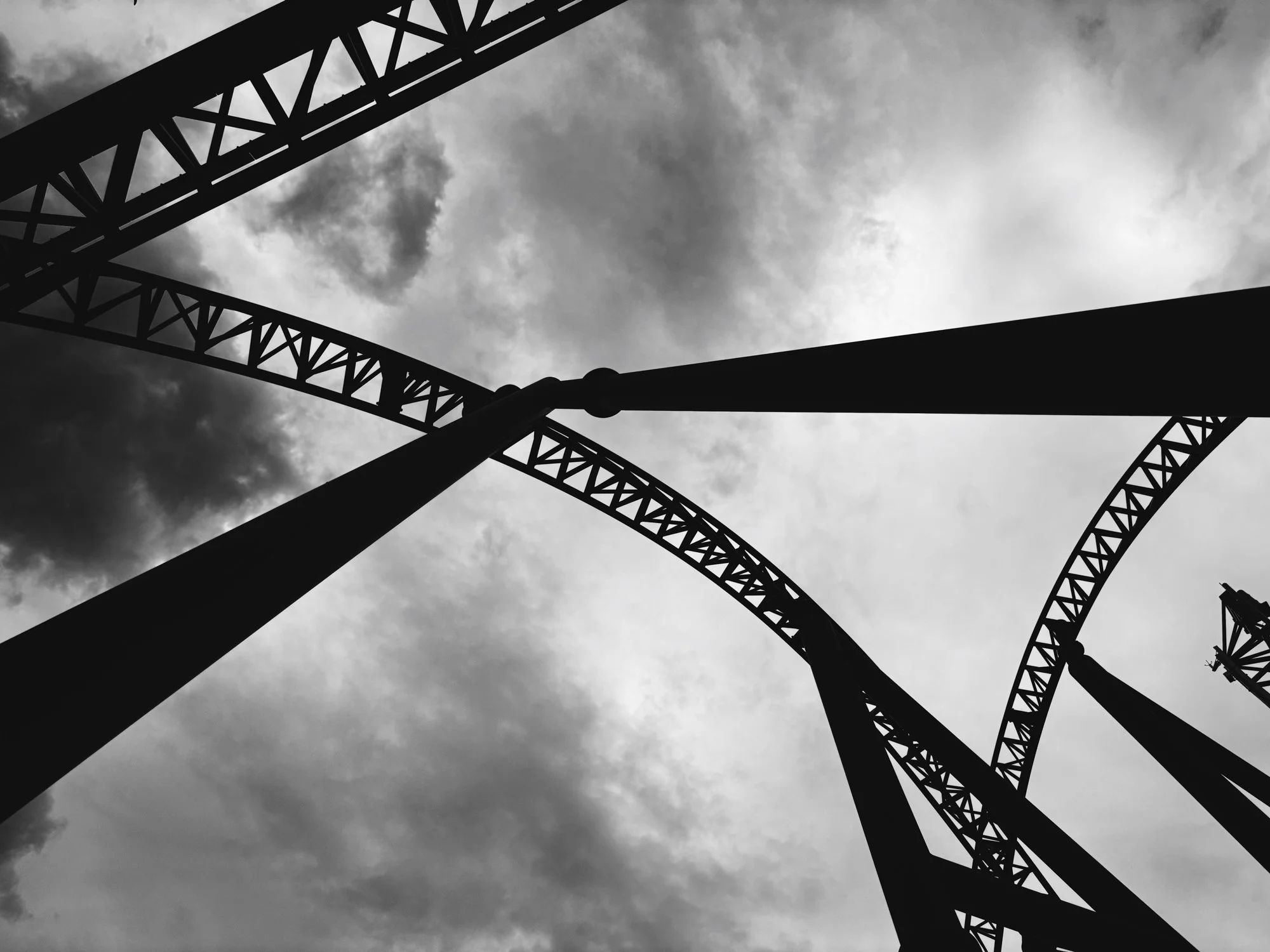 movie world gold coast, rollercoaster view from below