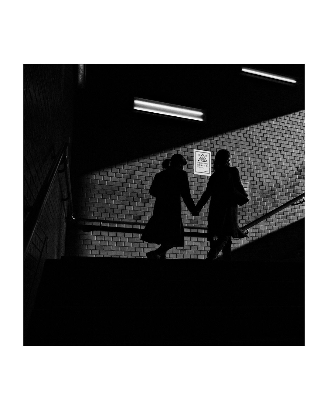 🇺🇸 Thinking out loud:

About dating apps.

I think I&rsquo;ll only get involved with people I meet by chance, in real-life situations. I want to focus more on moments outside of screens.

Photo straight from the camera, zero edits or retouching. #F