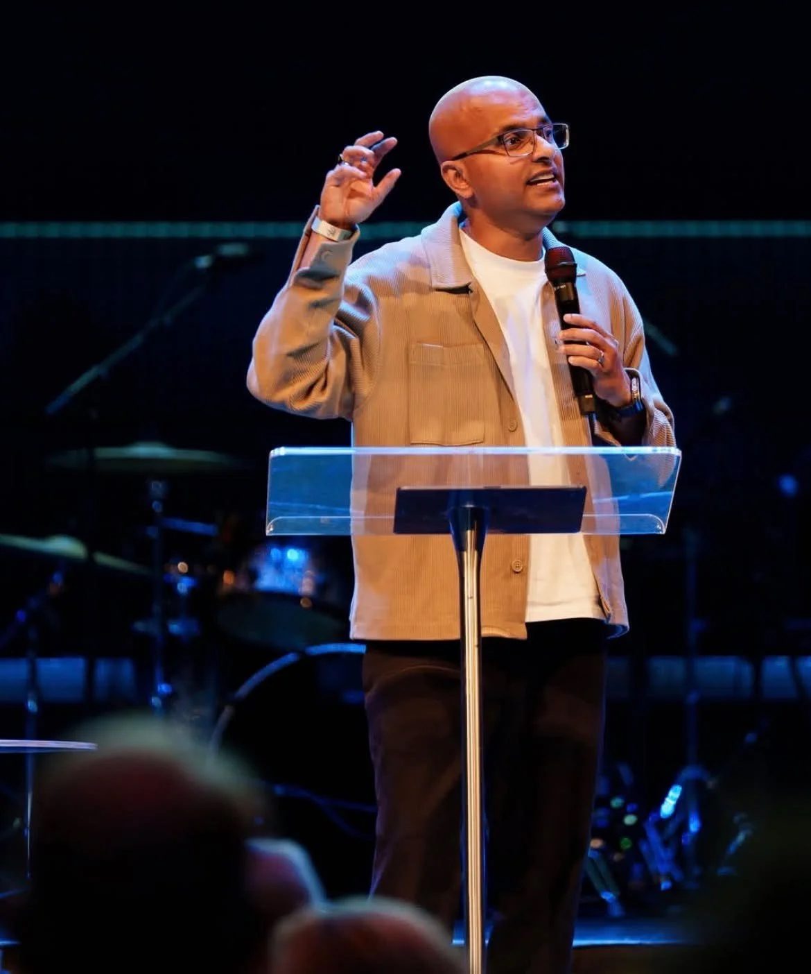 Come expectant.
Leave filled.