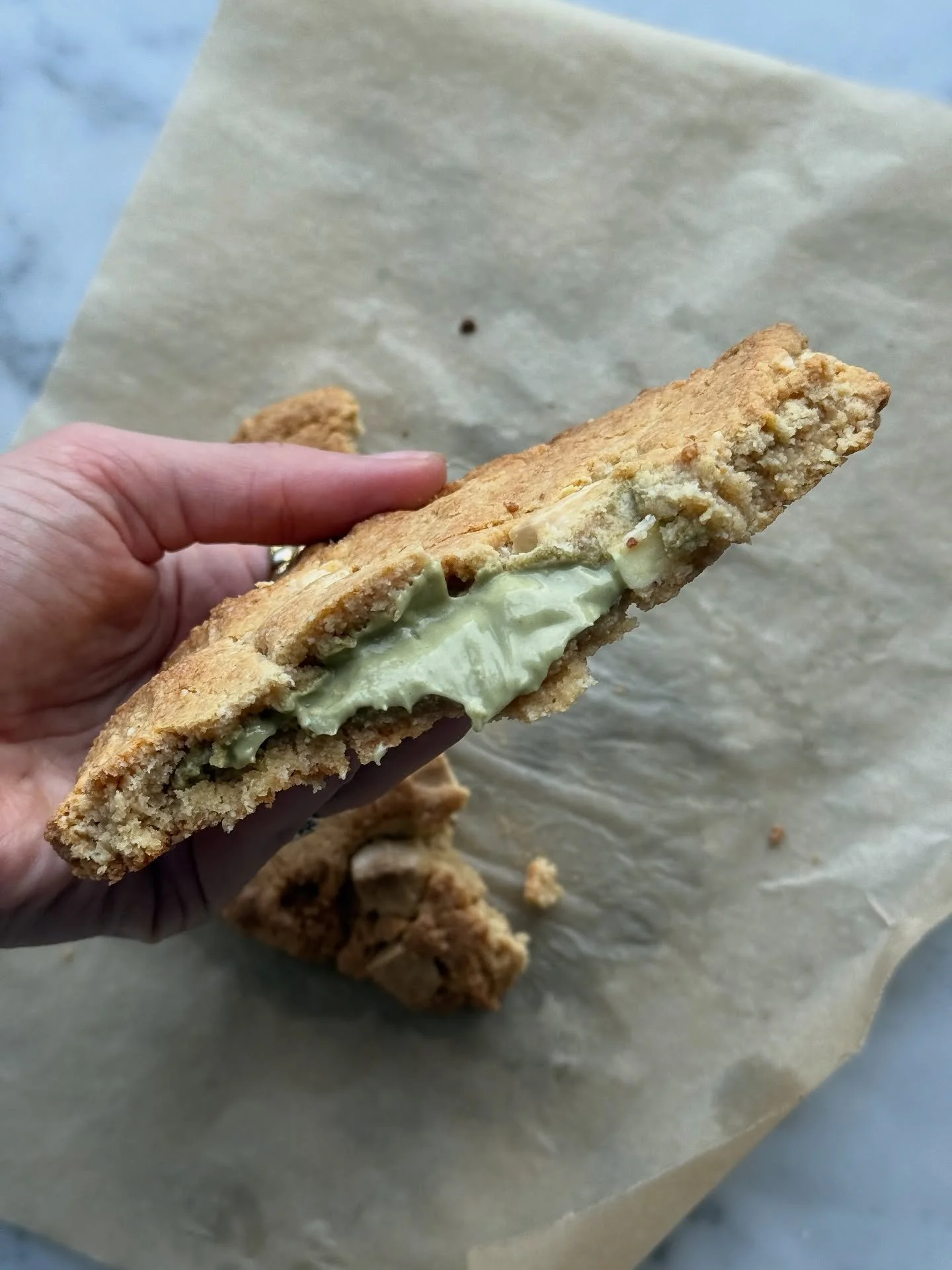 PISTACHIO PAPI + WHITE CHOC COOKIE 🍪💚

A take on my OG cookie with a @pistachiopapiofficial spin!! Little bit naughty oh so delicious ( feel free to replace with nut butter or another spread if you don&rsquo;t have ! ) 

INGREDIENTS 
2 tbsp almond 
