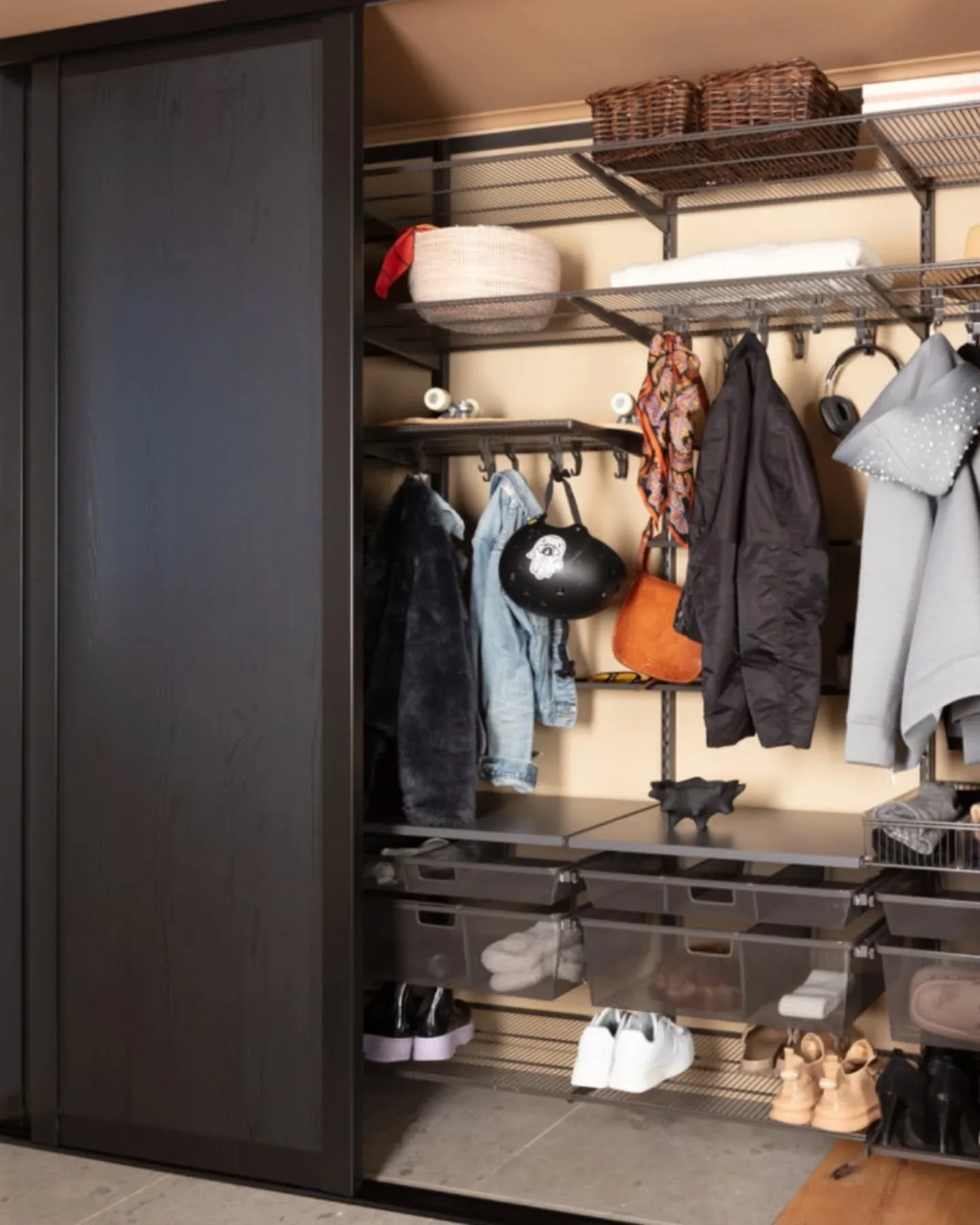 ✨ -20 % på Elfa kampanje! ✨
Drømmer du om mer orden og bedre utnyttelse av plassen?
Nå får du Elfa innredning og skyvedører til kampanjepris!
✅ Skreddersydde mål
✅ Smarte oppbevaringsløsninger
✅ Mange valg