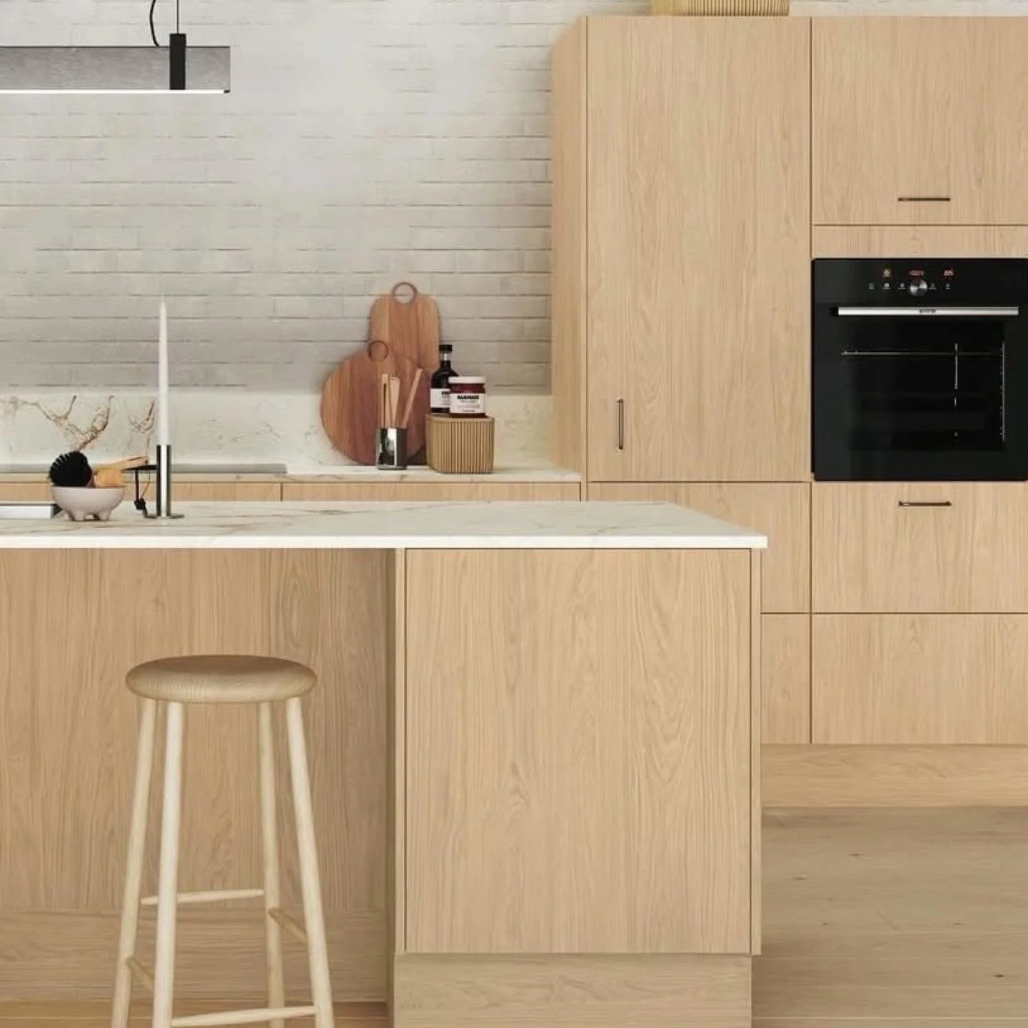 Mye kj&oslash;kken for pengene? Ja, takk 💸
Silva fra Nettoline leverer akkurat det &ndash; her vist i lekker lys eikestruktur 🌿 En slitesterk melamin som t&aring;ler hverdagens tempo og samtidig er enkel &aring; holde ren.
Resultatet? Et kj&oslash;