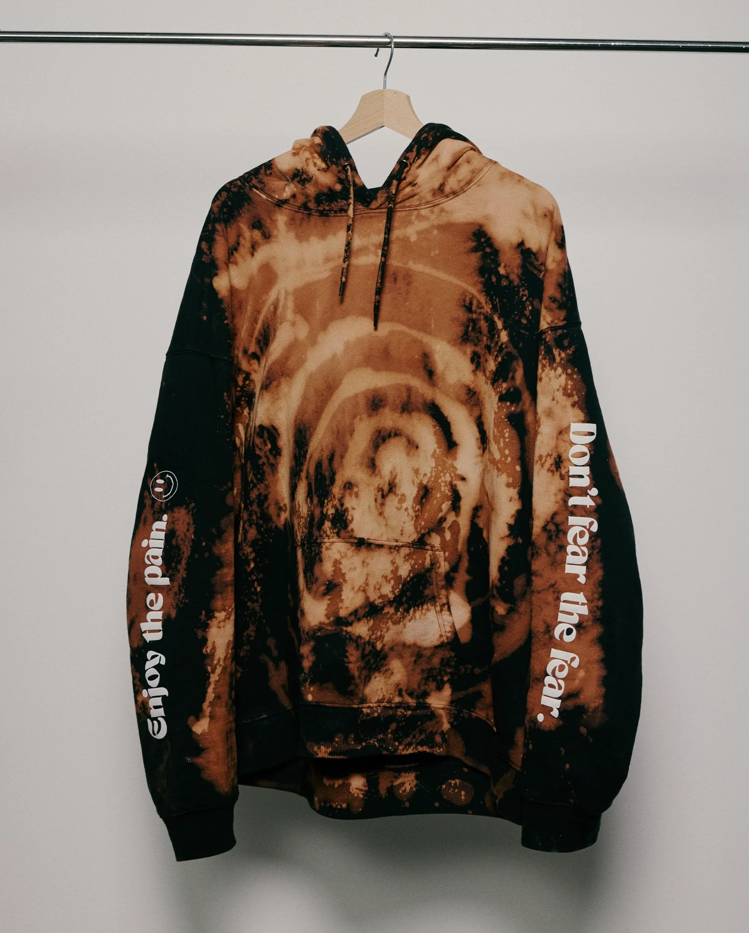Hoodie_Bleached_03.webp