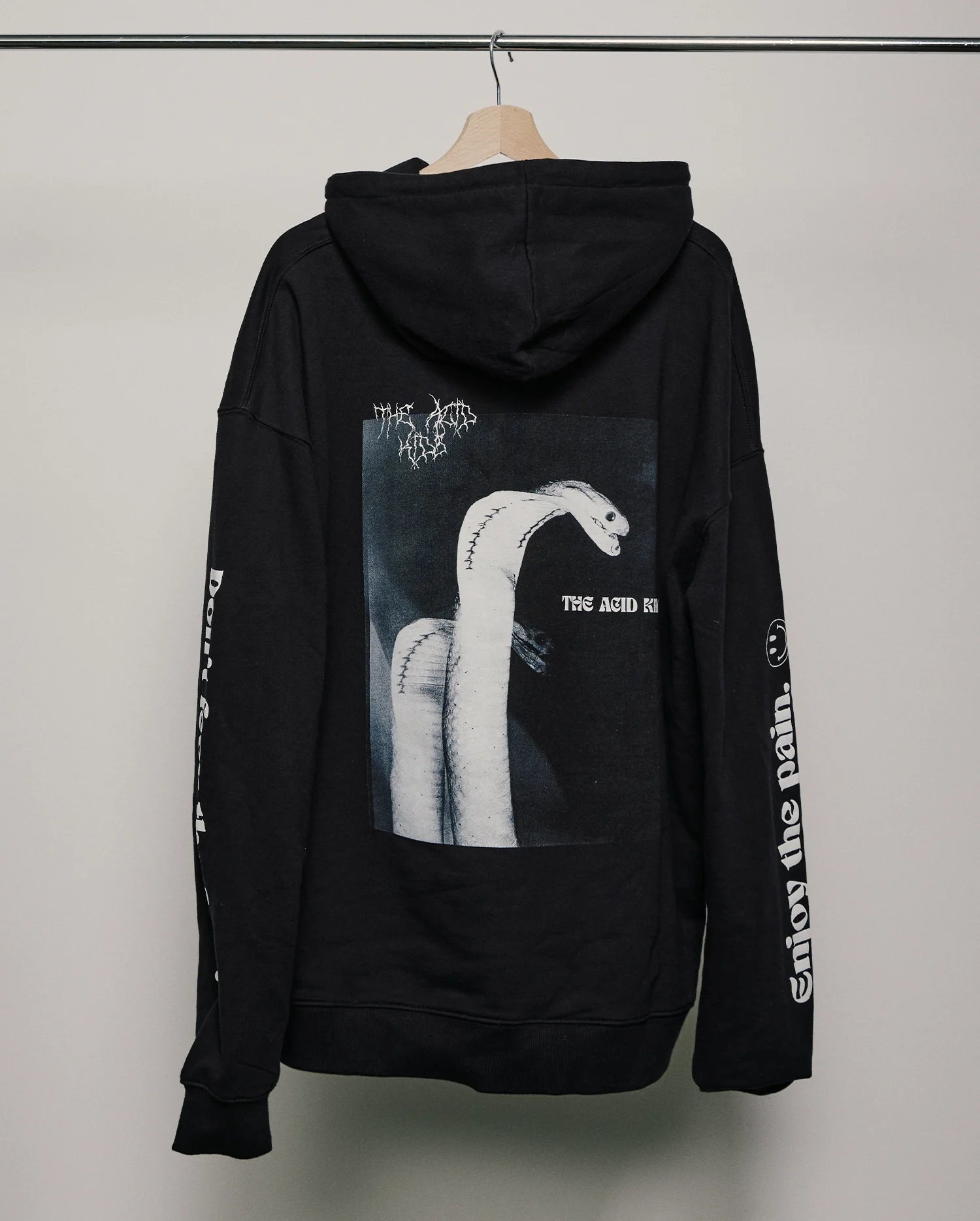 Hoodie_Black_03.webp