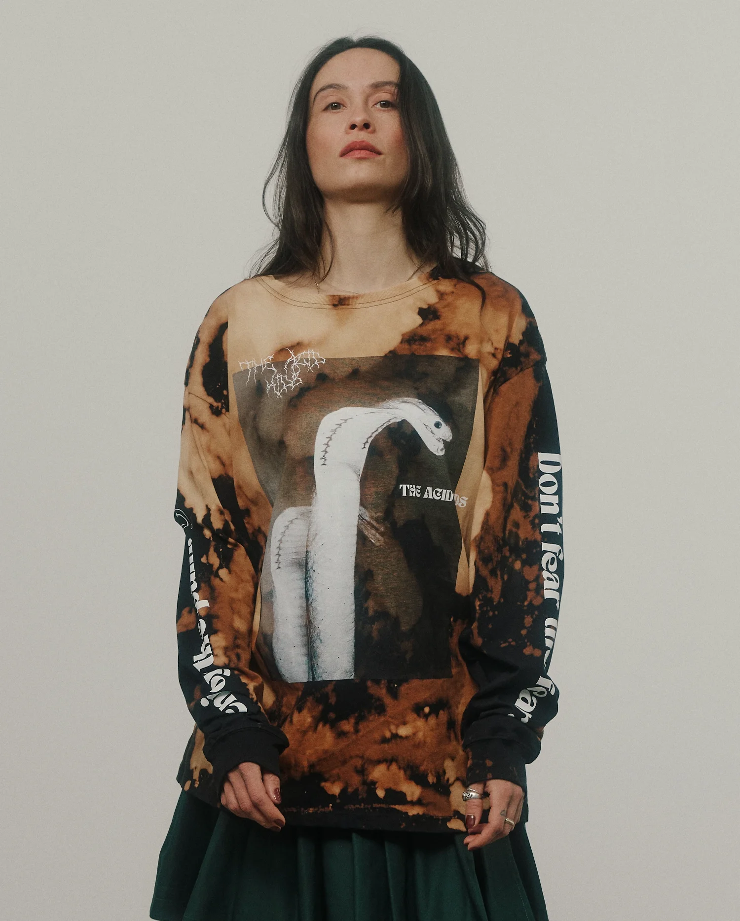 Longsleeve_Bleached_04.webp