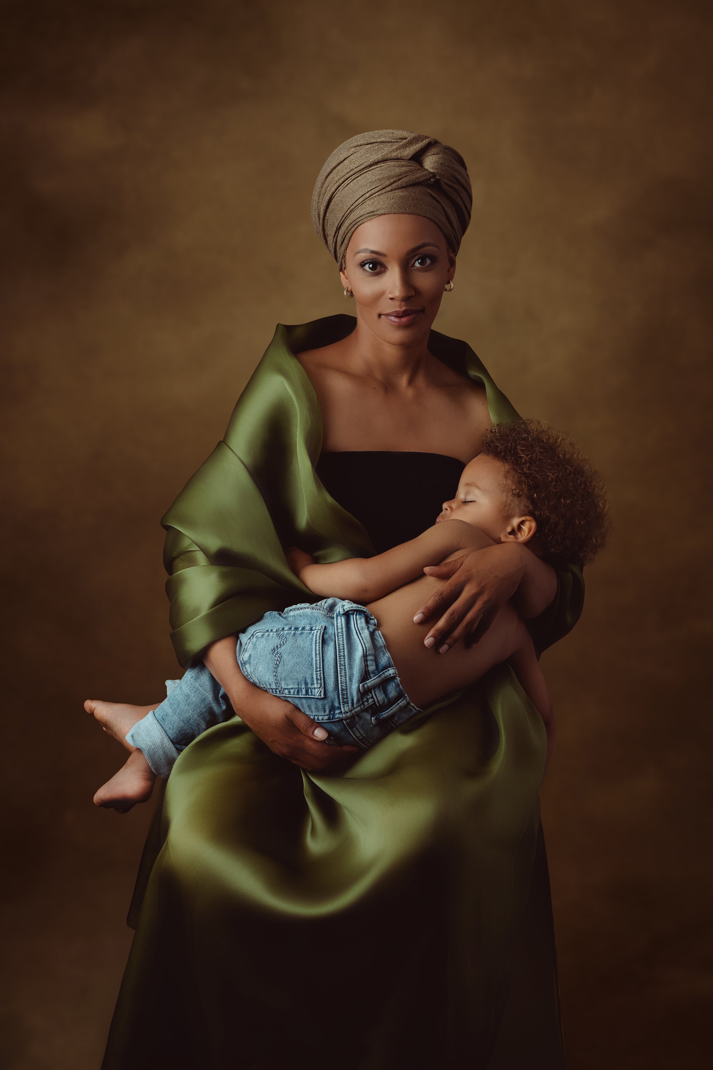Power_Africa_with_her_child.jpg