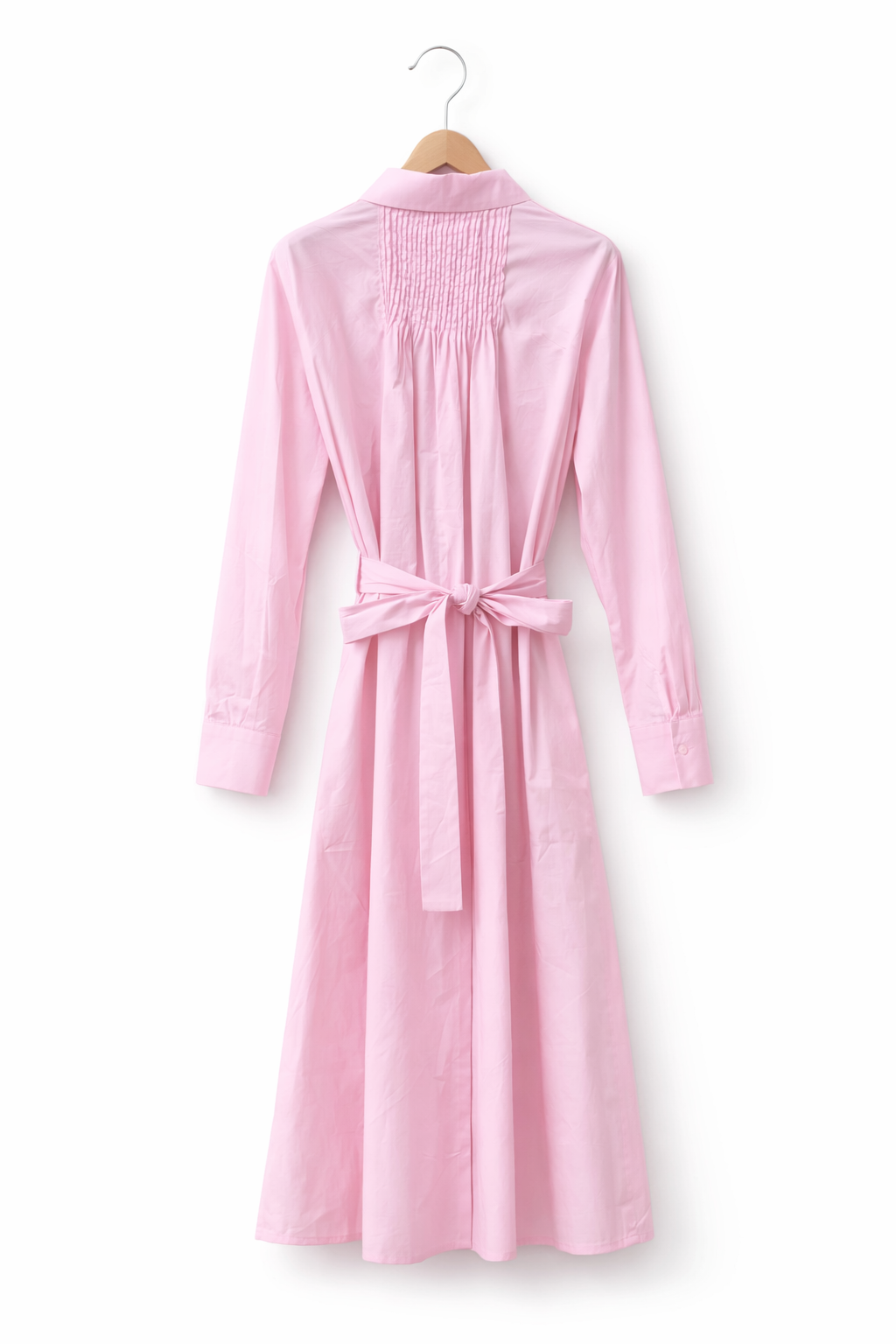 Robe rose pâle suspendue avec grâce.png