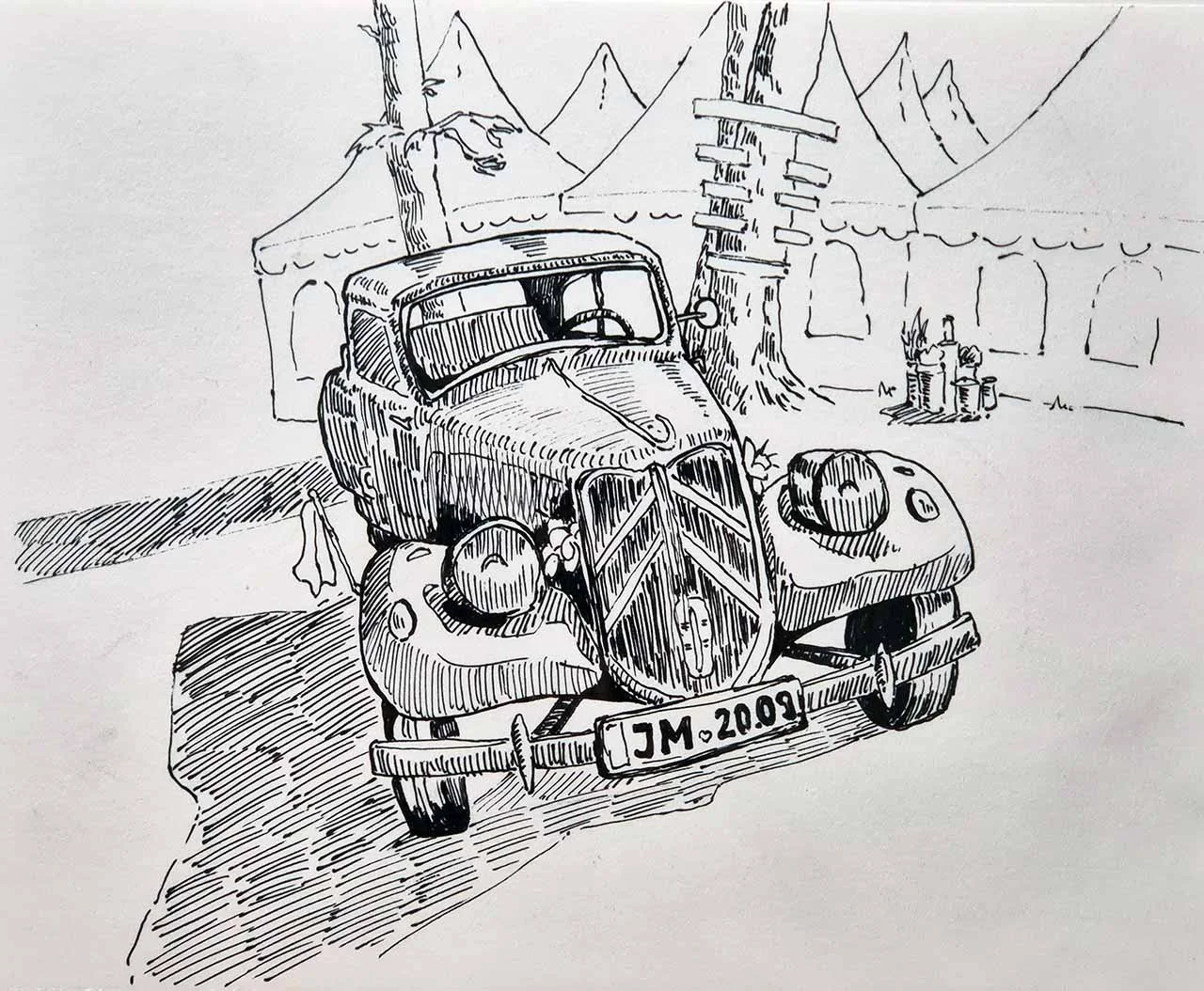 Skizze eines alten Autos vor Bergen und Zelten, mit einem Schild mit der Aufschrift «2009 MC».