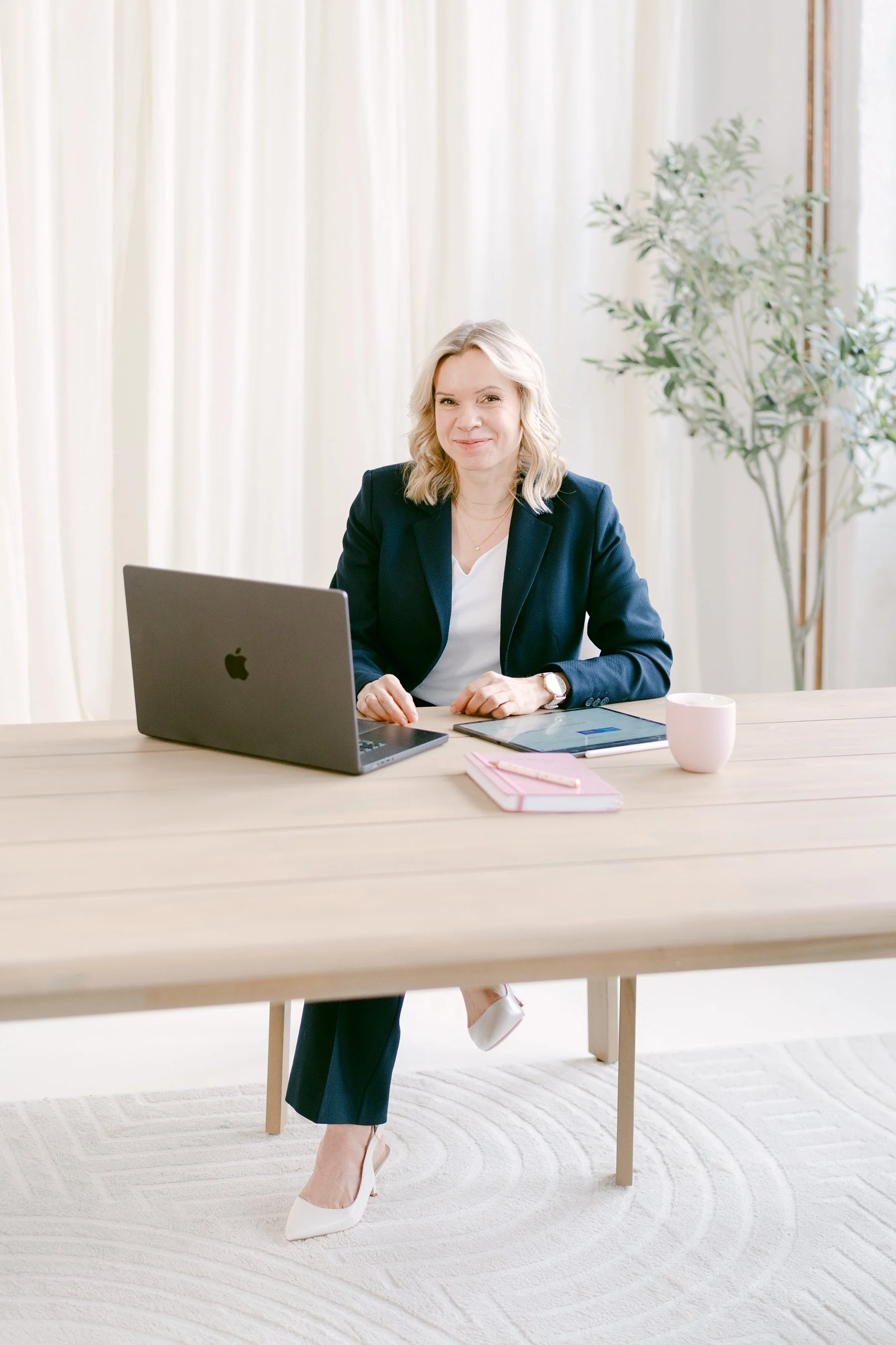 02_Zirkel Branding Fotoshoot im Loft Studio Solingen mit Jana Weichelt - Google Ads Expertin.jpg