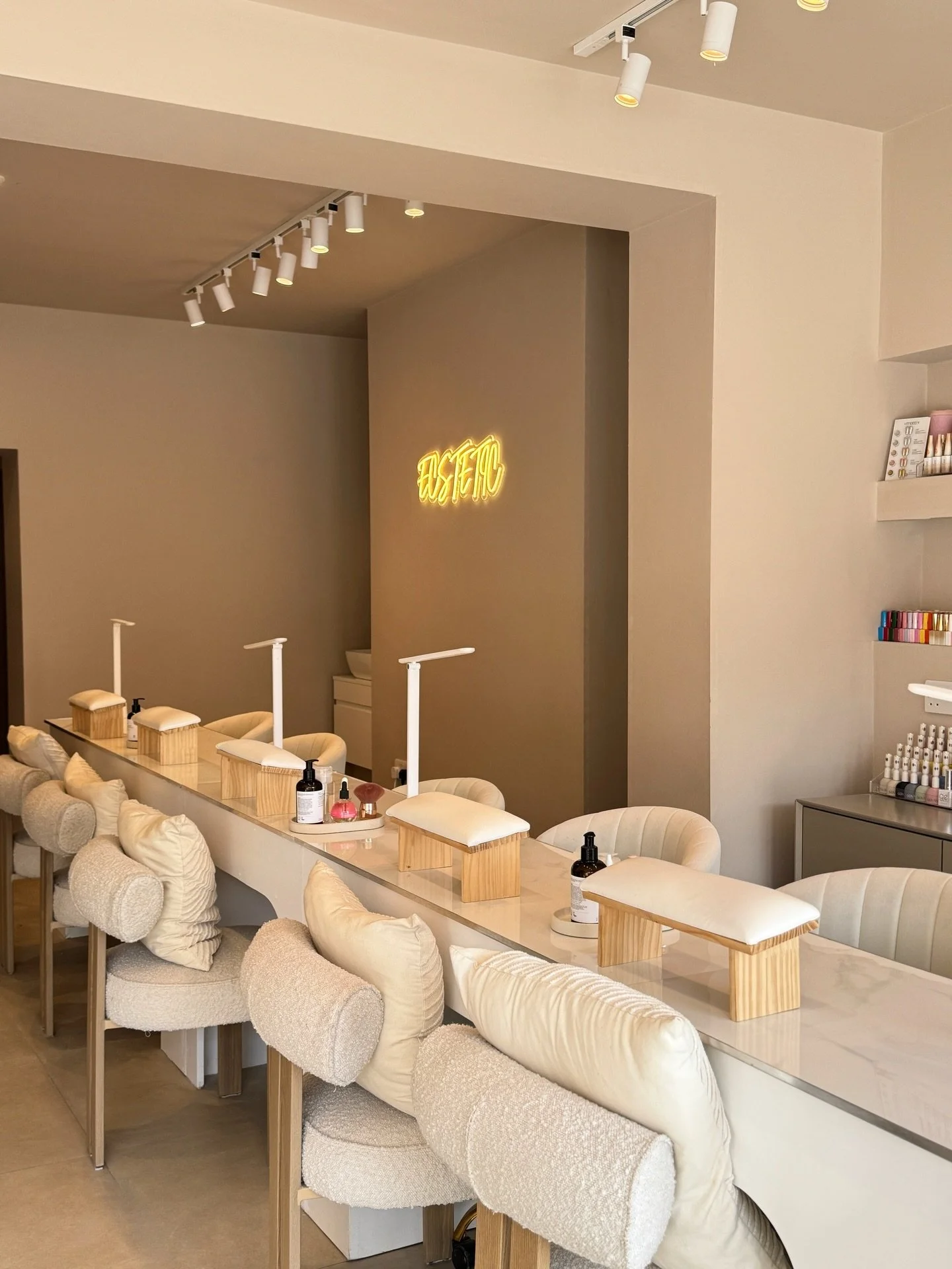 Easter is coming chick 🐣&hellip; which means fresh nails, soft pastels, and that &ldquo;put together&rdquo; feeling just in time for spring🌸

There&rsquo;s something about having your nails done that instantly makes everything feel more polished &m