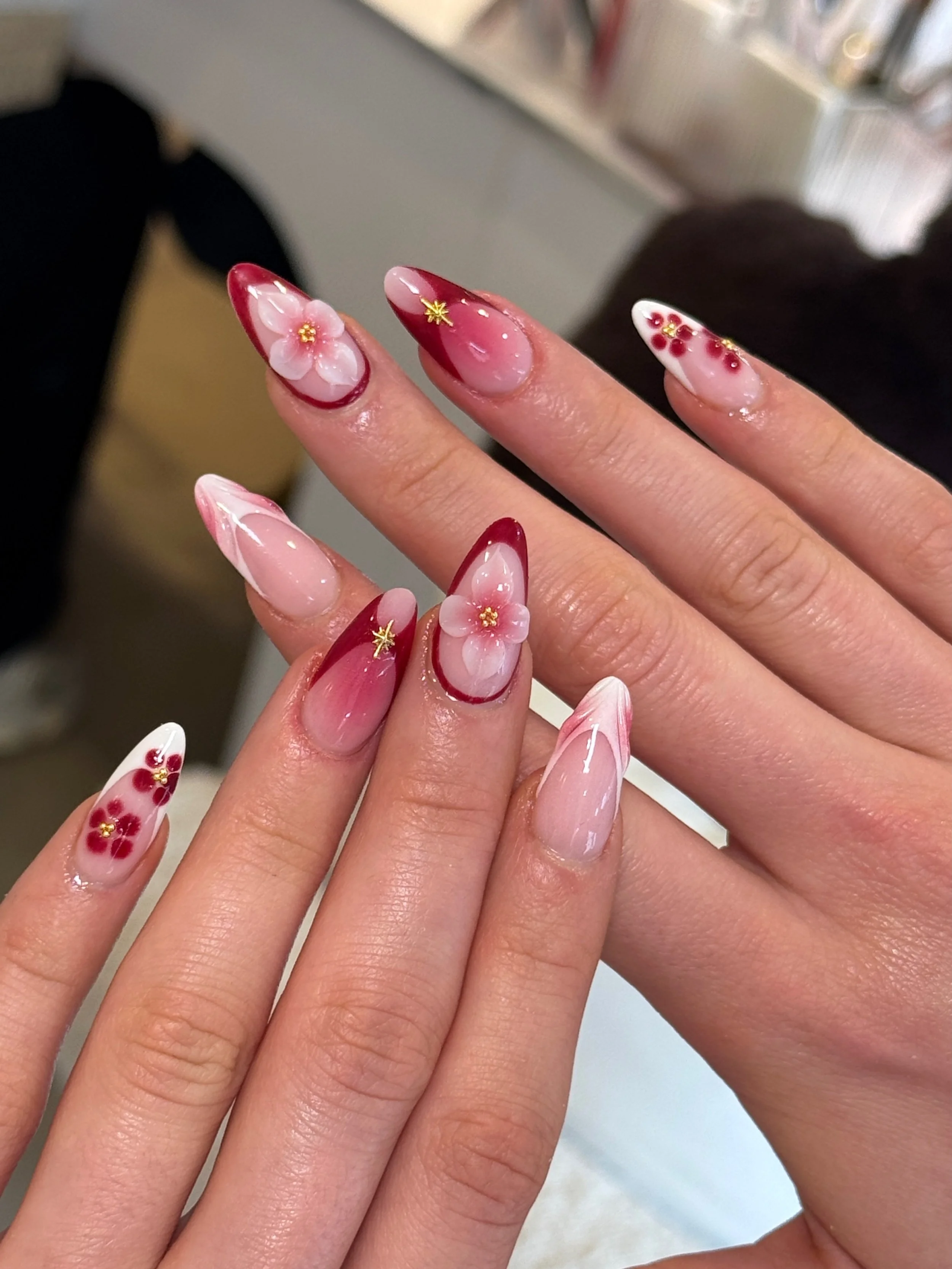 This may be one of our favourite set! 
The perfect blend of summer, feminine and class✨ Here we combined a mix of 3D flowers, all hand sculpted, 3d textured waves and colour blooming. 

What to book: Biab/Acrylics + complex design(30min)
📍 34 Harles
