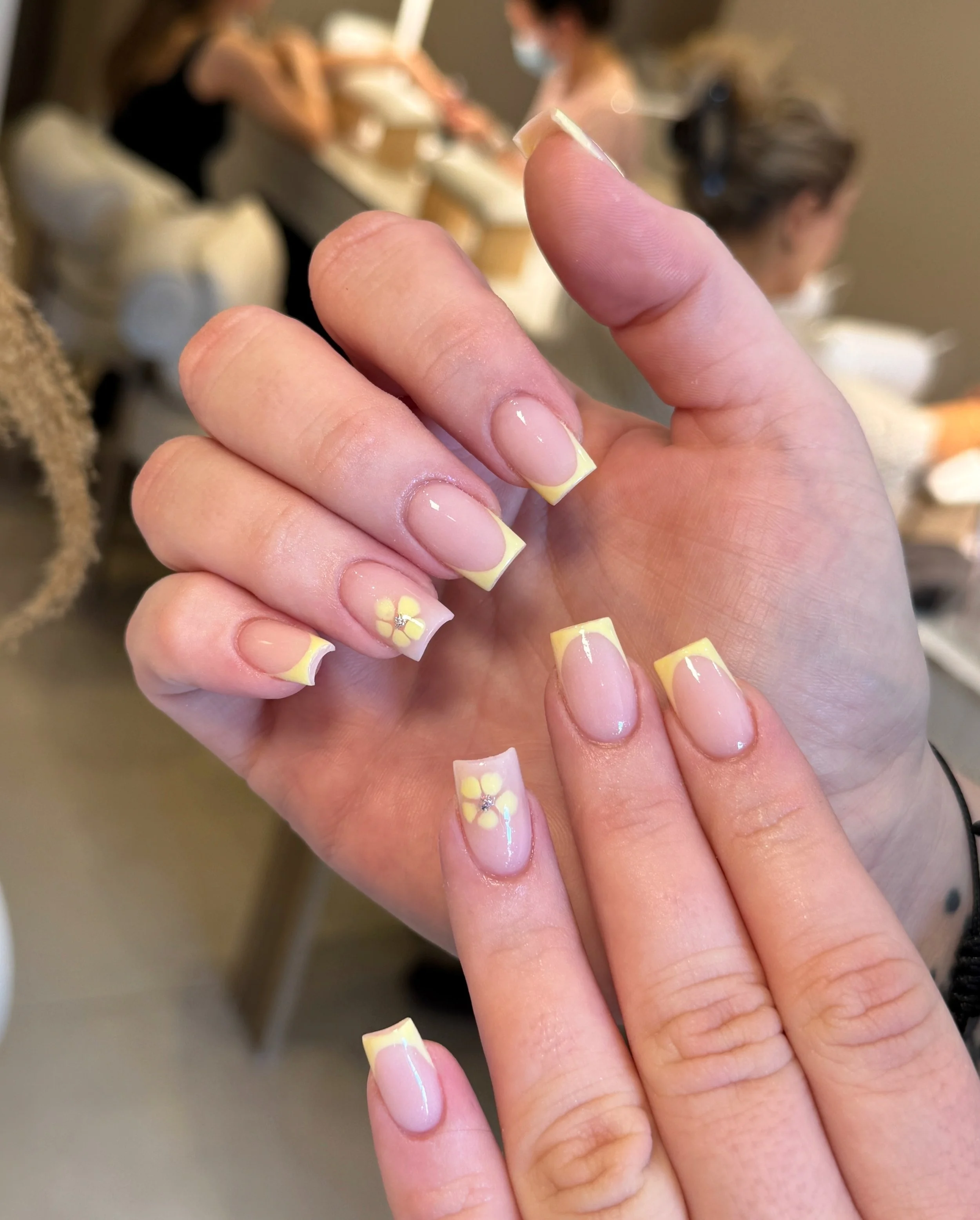 The shape that speaks for itself😉💛

Service: Any service + simple design 15min
📍 34 Harlestone Road, NN5 7AG
🔗 Book your next set via the link in bio
☎️ 01604 796626

#nail #nailsnailsnails #nailflowers #frenchtip #uksalon