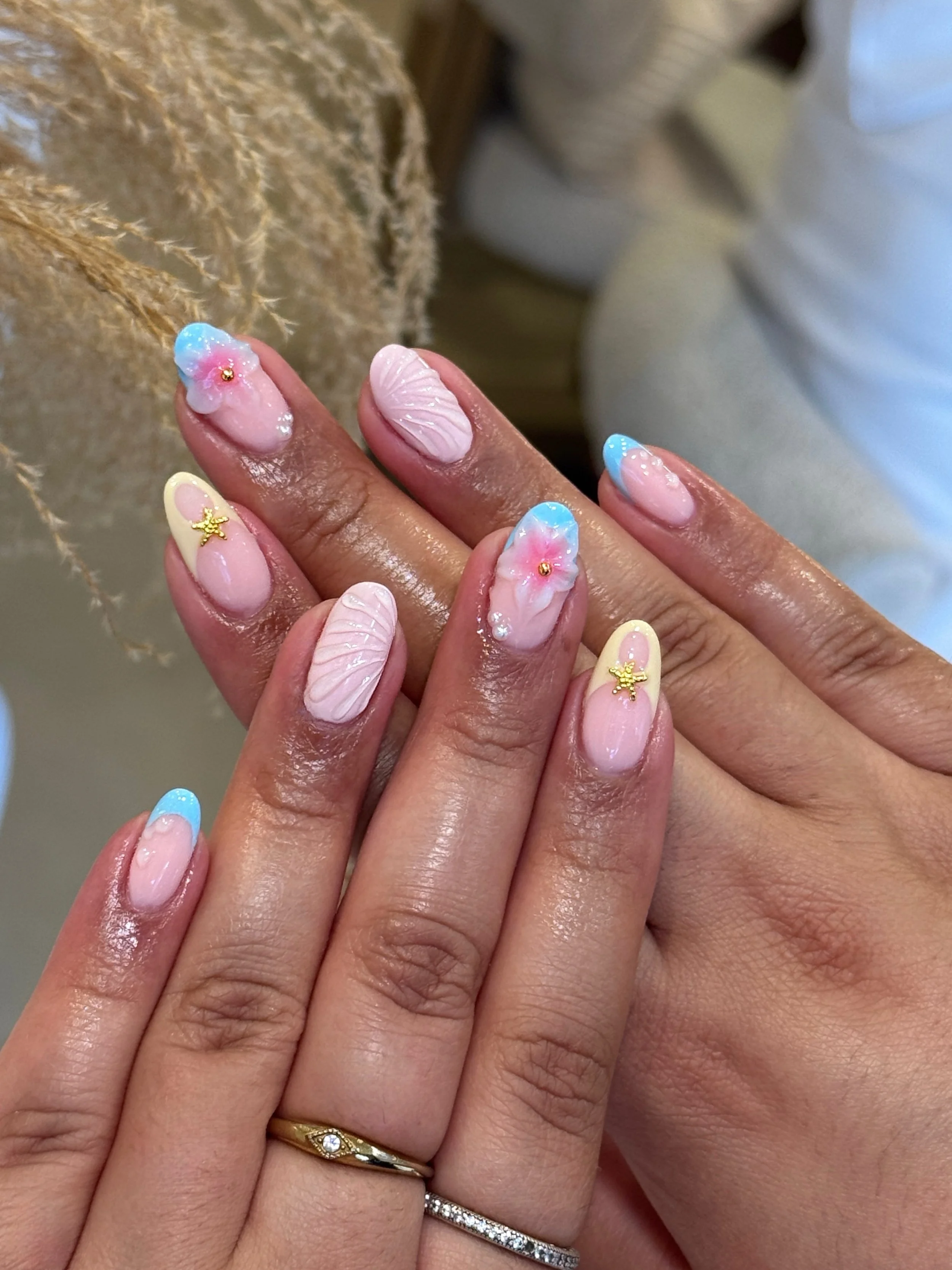 Our client grew out her natural nails through regular BIAB appointments, and just look at that length! 🤍
⭐️complex design 30min

BIAB helps strengthen natural nails while providing a lightweight, natural-looking finish. It&rsquo;s perfect for encour