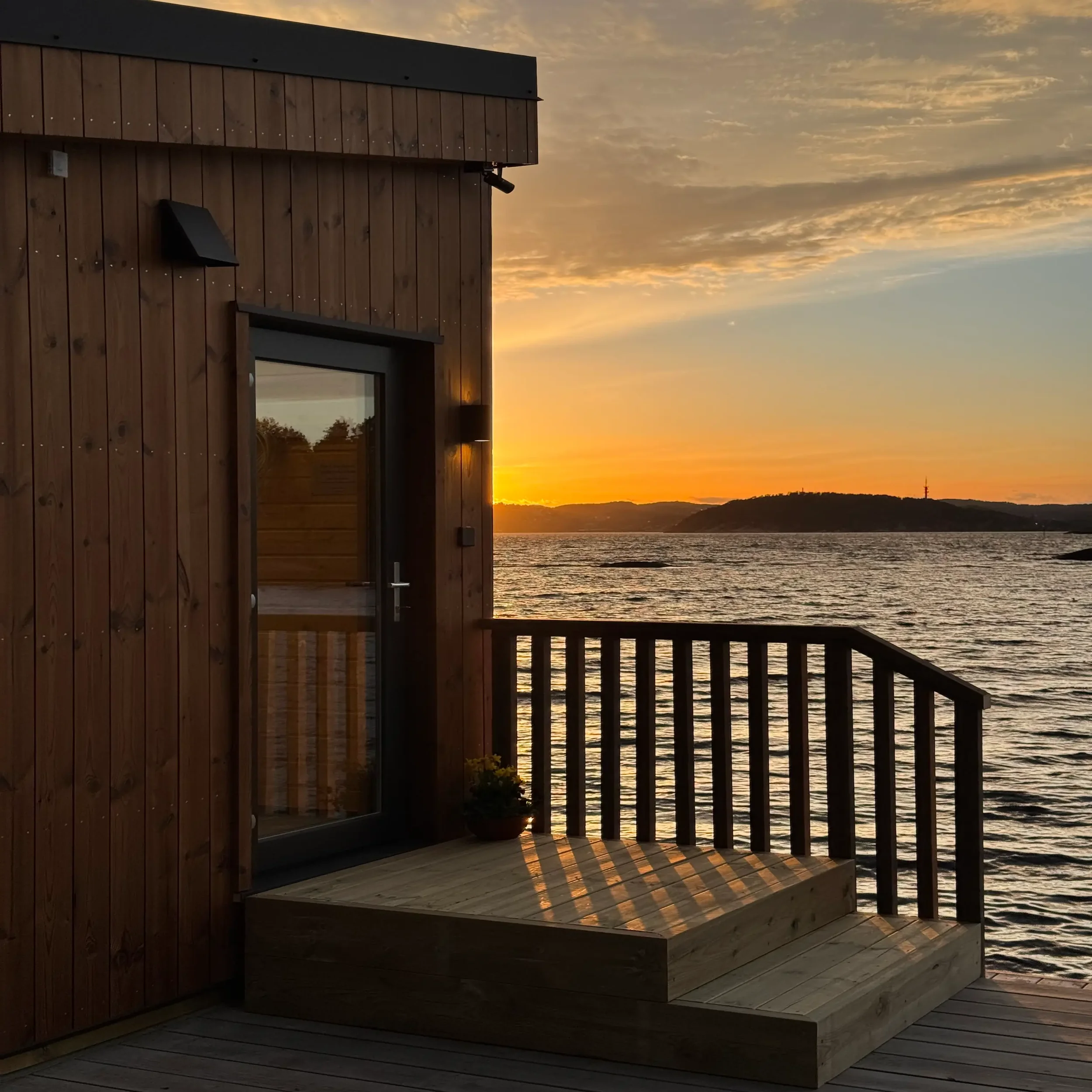 Smeigedag Sauna Kristiansand i solnedgangen