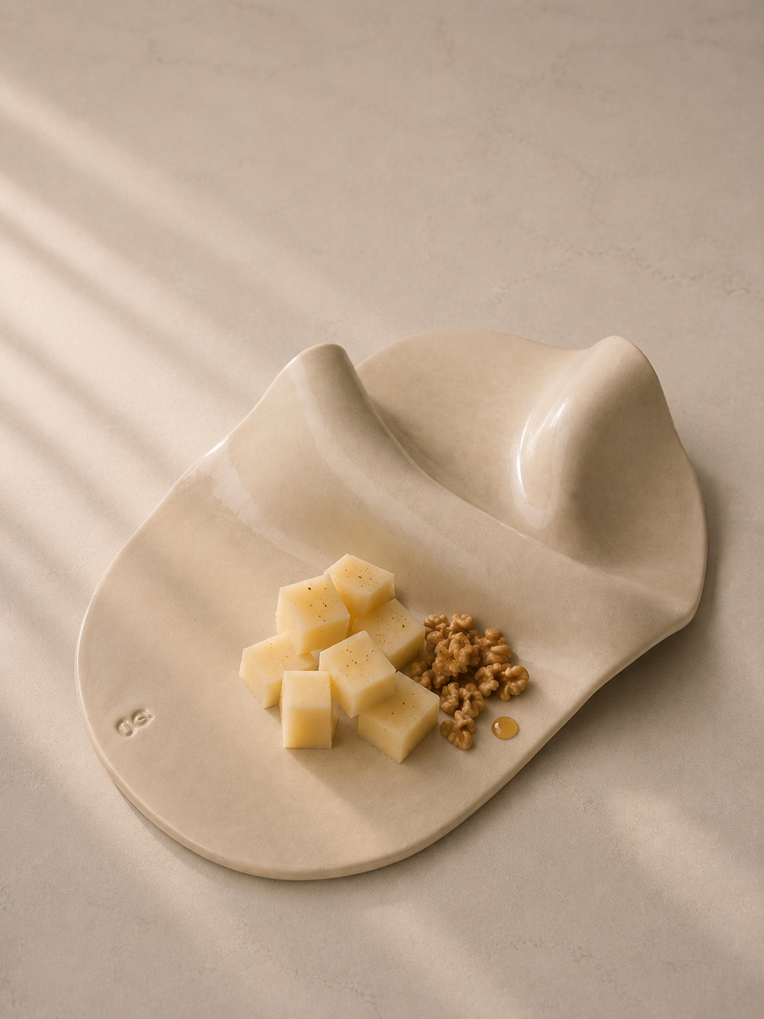 greta_pottery_cheeseboard4.PNG