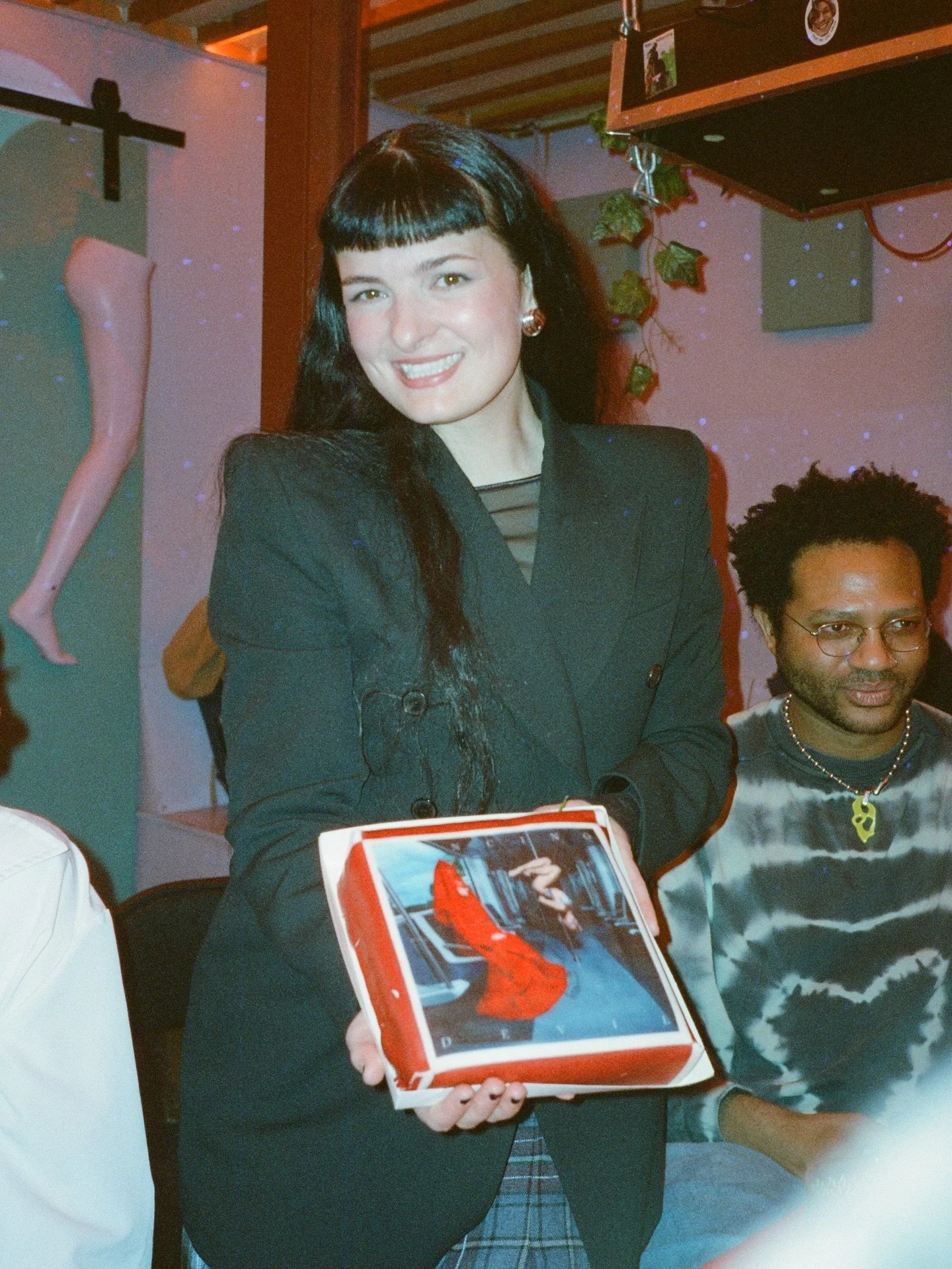 These analogue pics from the album release feel so Christmassy and CUTE 🥹❤️

Thanks for capturing @mikejurrien