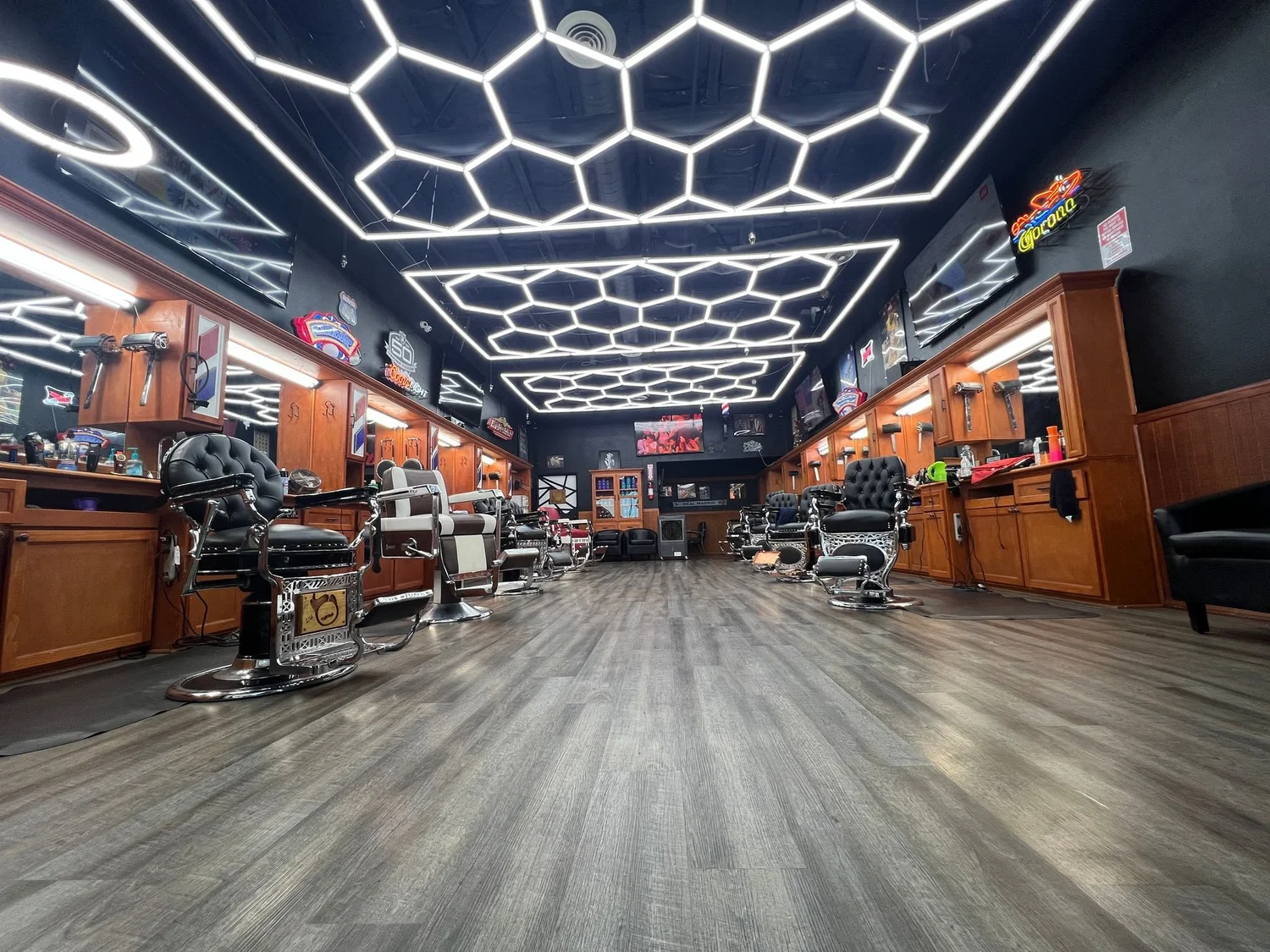 M&J Barbershop VIP, barber in Palmdale
