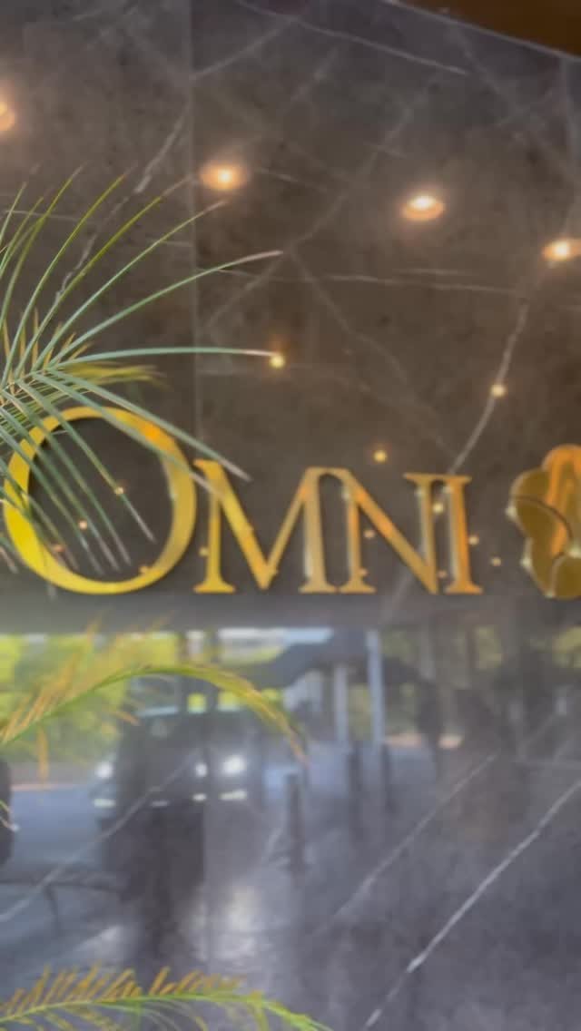 πΆπ· Cocktail hour ambiance at the beautiful @omnihoustonhotel for the wonderful Lindsay + Brian! Congratulations you two! And a special well done to @awiseevent for the stellar job coordinating such a significant number of high value vendors for thi