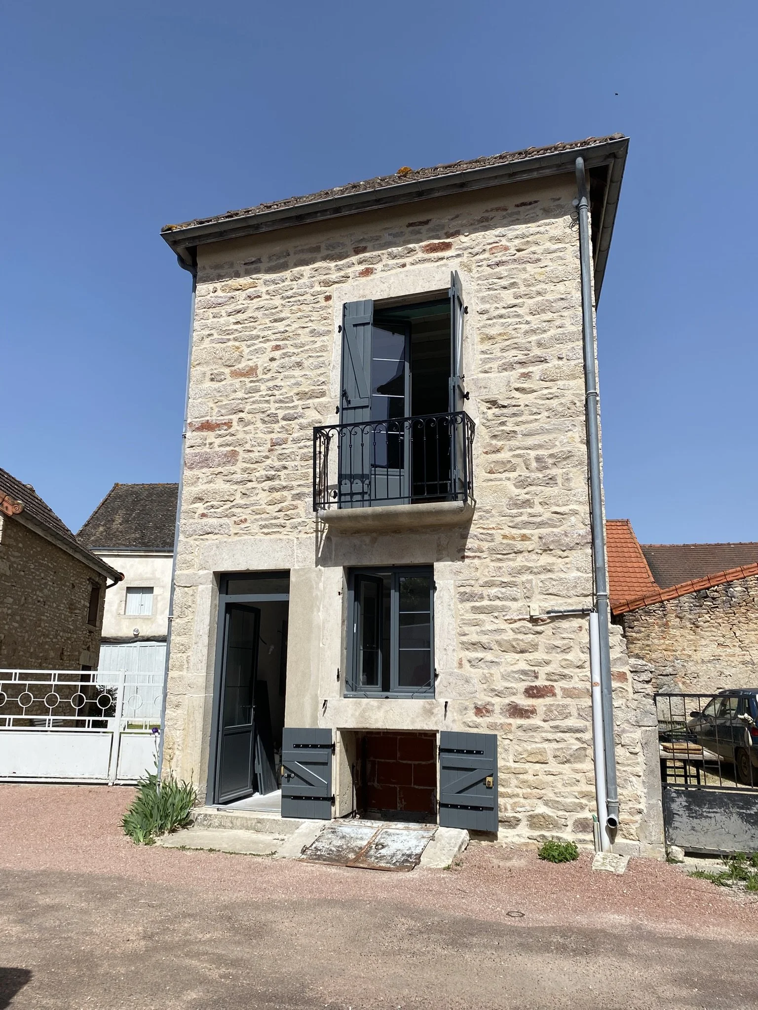 La Tour gîte exterior, stone building with French balcony,