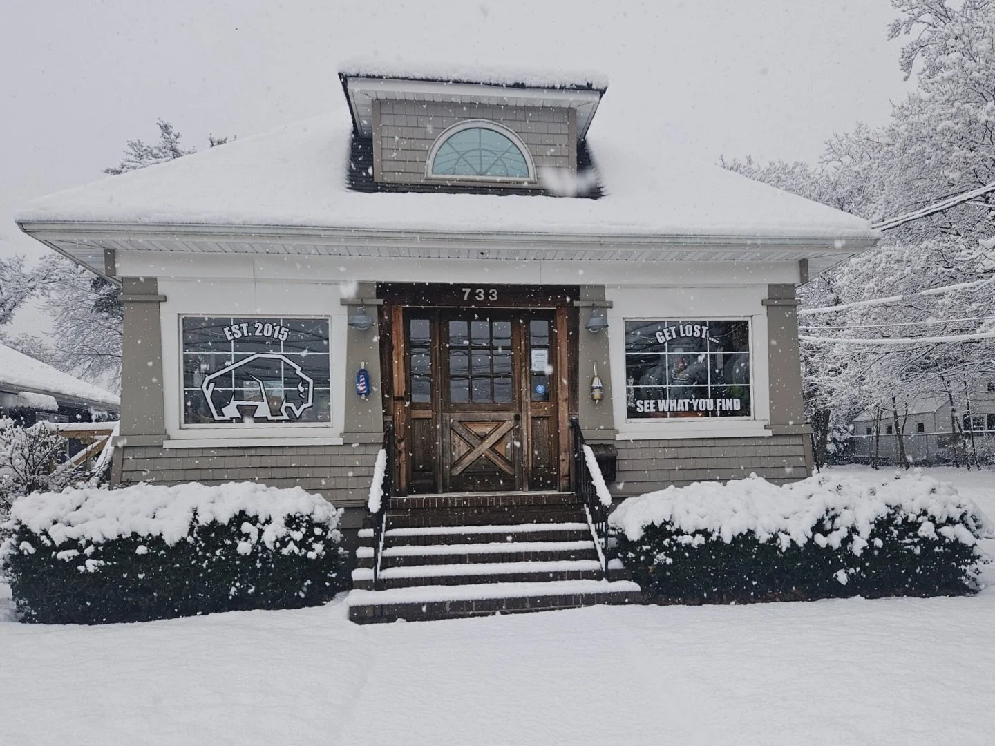 ☃️Let it Snow!!!
We are open - a hug thanks to our family for helping us get the shop ready for all of our holiday shoppers!
We hope to see you in the neighborhood❄️
&bull;
Shop Hours
Monday-Saturday 10:00am-5pm
Sunday 10-4pm