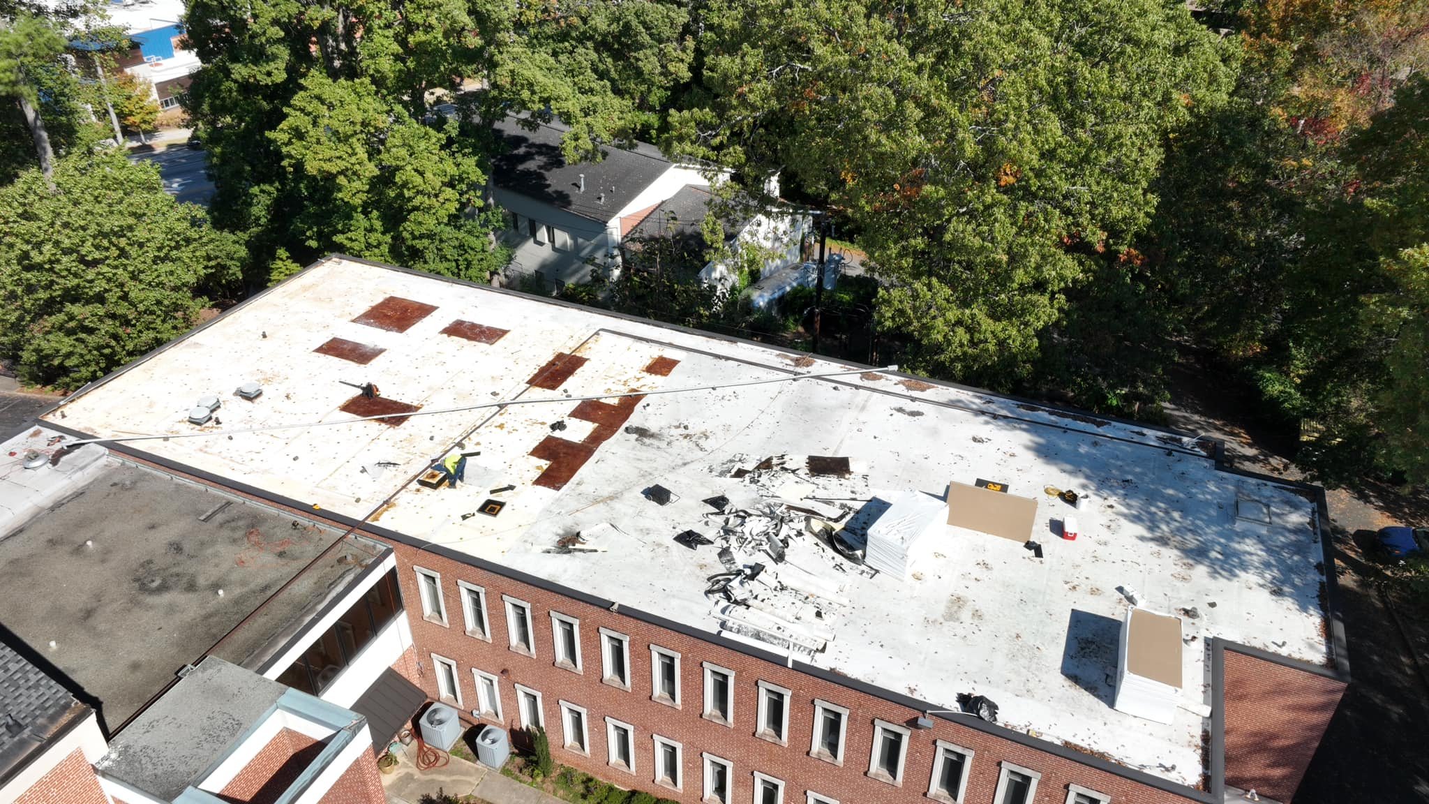 Expert Roofing contractors for insurance and new roofs and repairs in Georgia, Florida, Tennessee, Alabama, and surrounding areas with 1Source Industries