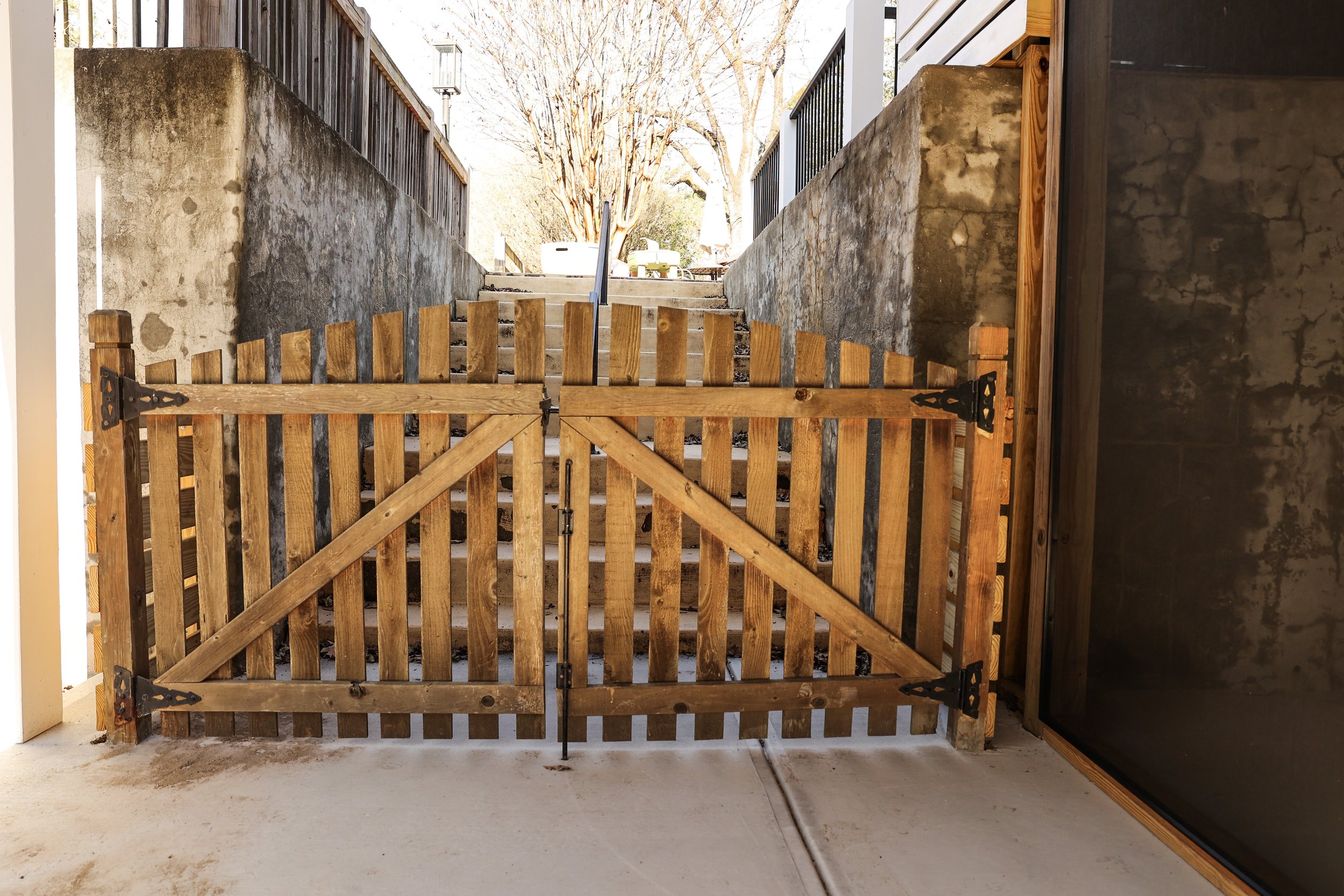 1Source Roofing & Construction Privacy Wood Fencing & Gate Installation Remodeling in Georgia, Florida, Tennessee, Alabama, and more