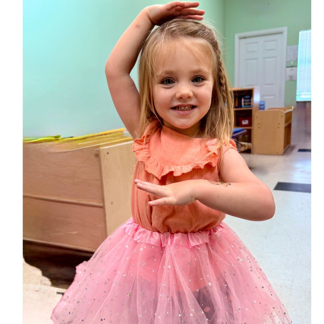 Our #DanceStars love to participate with their friends and their families love the convivence of having class right at school!💃

#sngintl #stretchnggrow #stretchnggrowinternational #dancestars #preschoolenrichment #kidsdance #earlychildhood #conveni